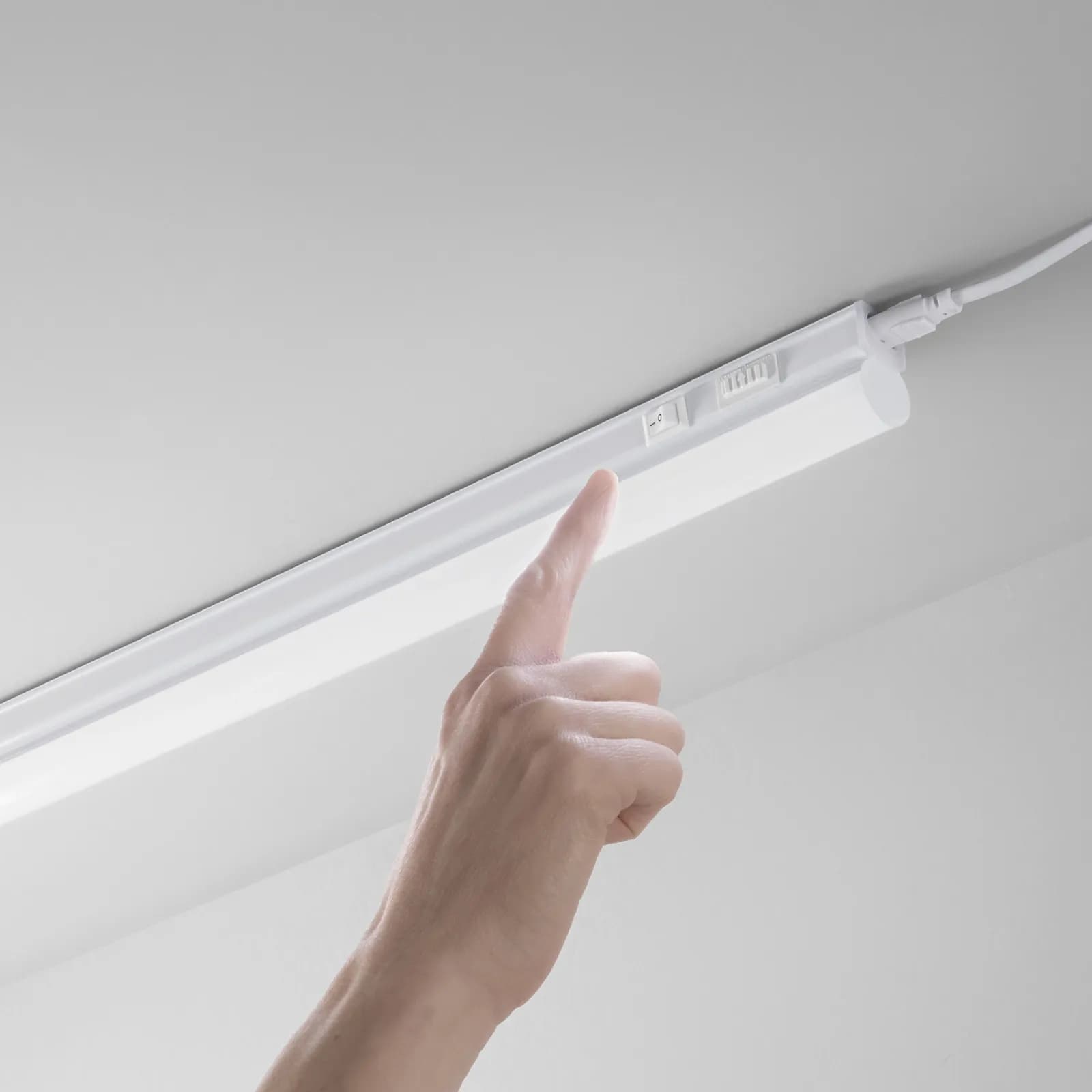 Barra sotto pensile LED 31 cm in alluminio bianco