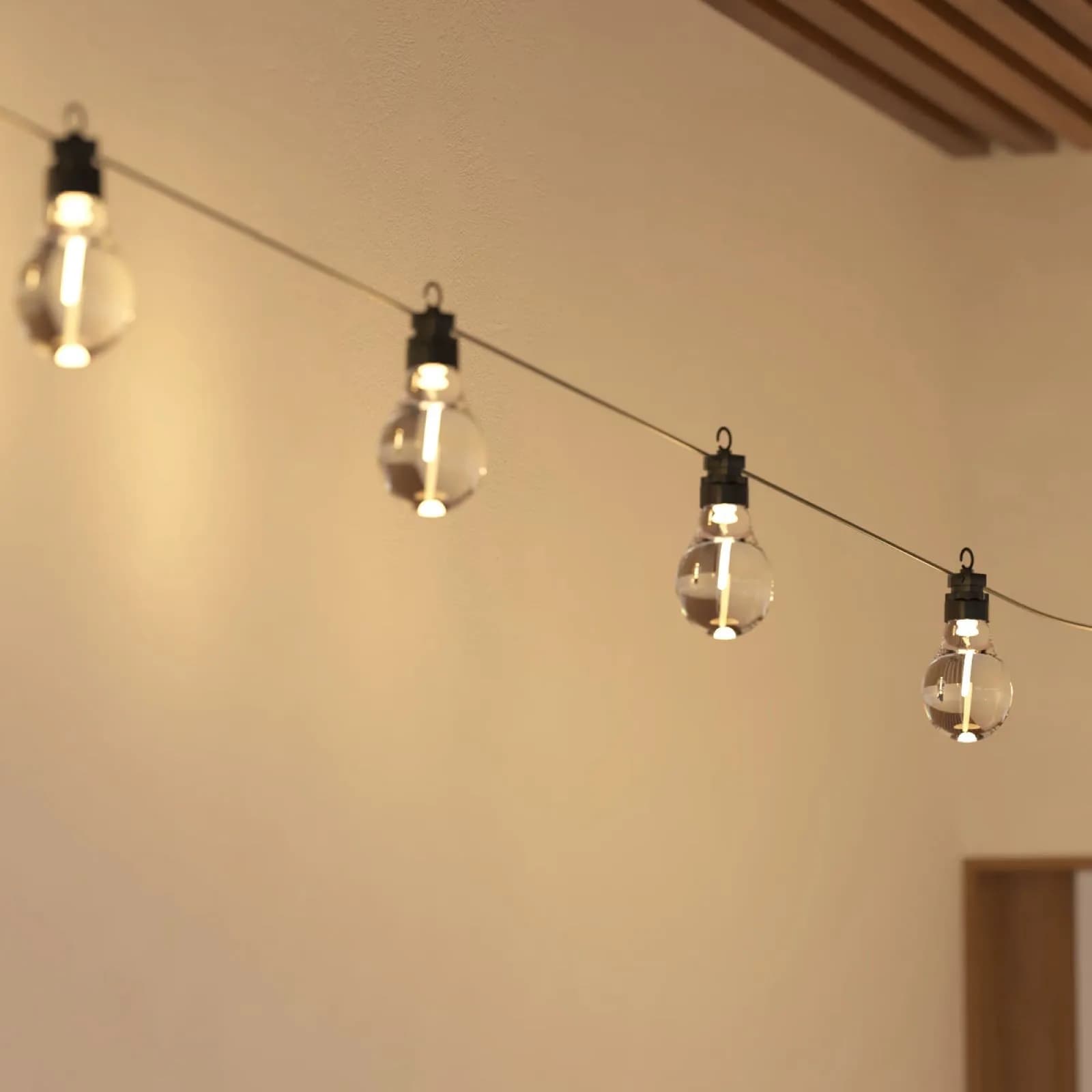 Catena luminosa LED da 5 metri a ricarica solare con 10 lampadine bianco caldo
