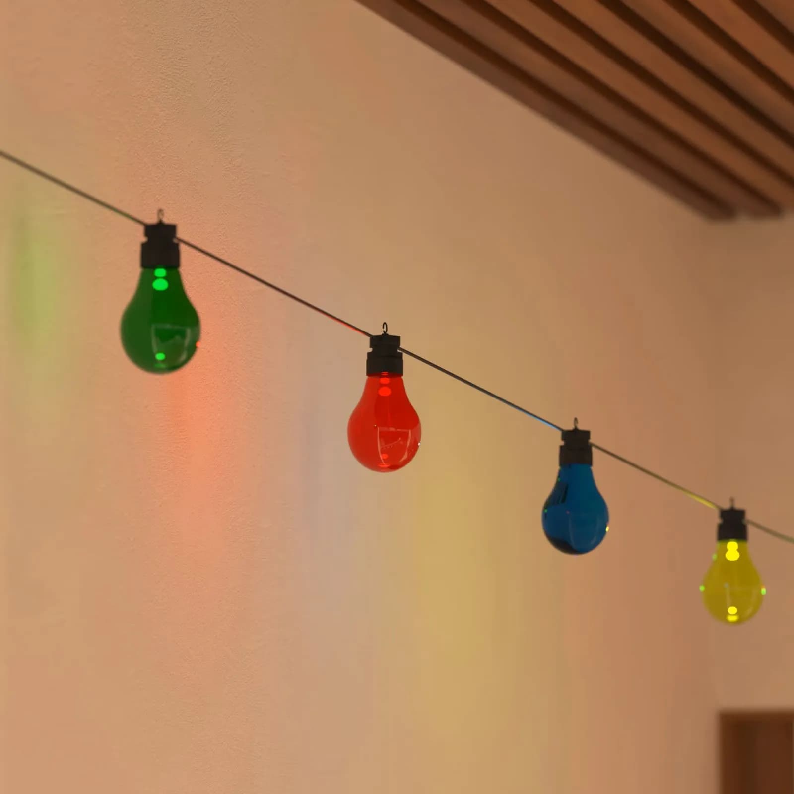 Catena luminosa LED da 5 metri a ricarica solare con 10 lampadine multicolor