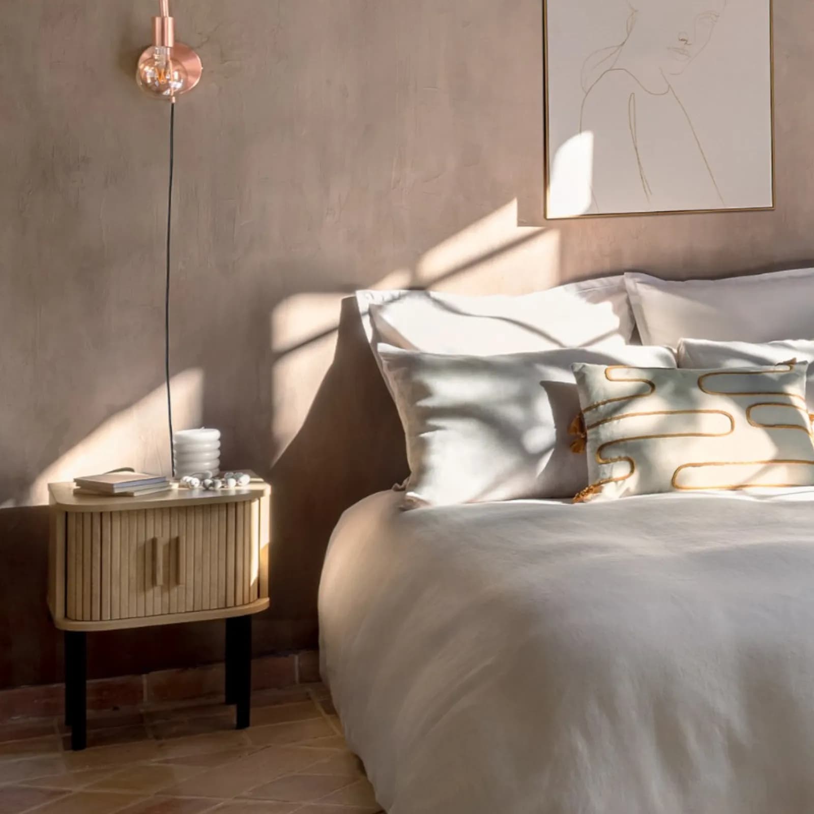 Comodino 40x40 cm con 2 ante in legno cannettato - Dhana