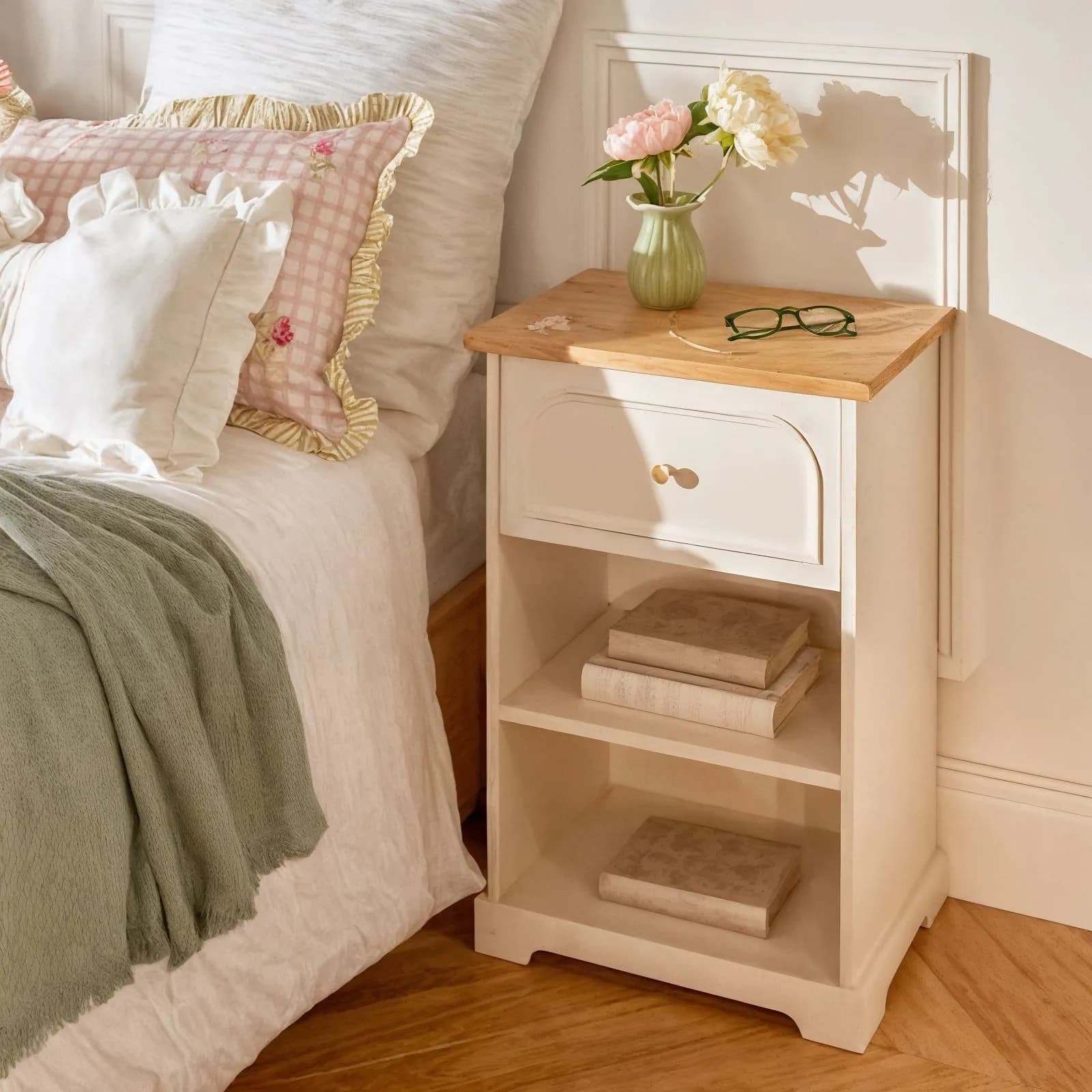 Comodino 45x67h cm in legno beige e naturale con 1 cassetto soft close - Charlotte