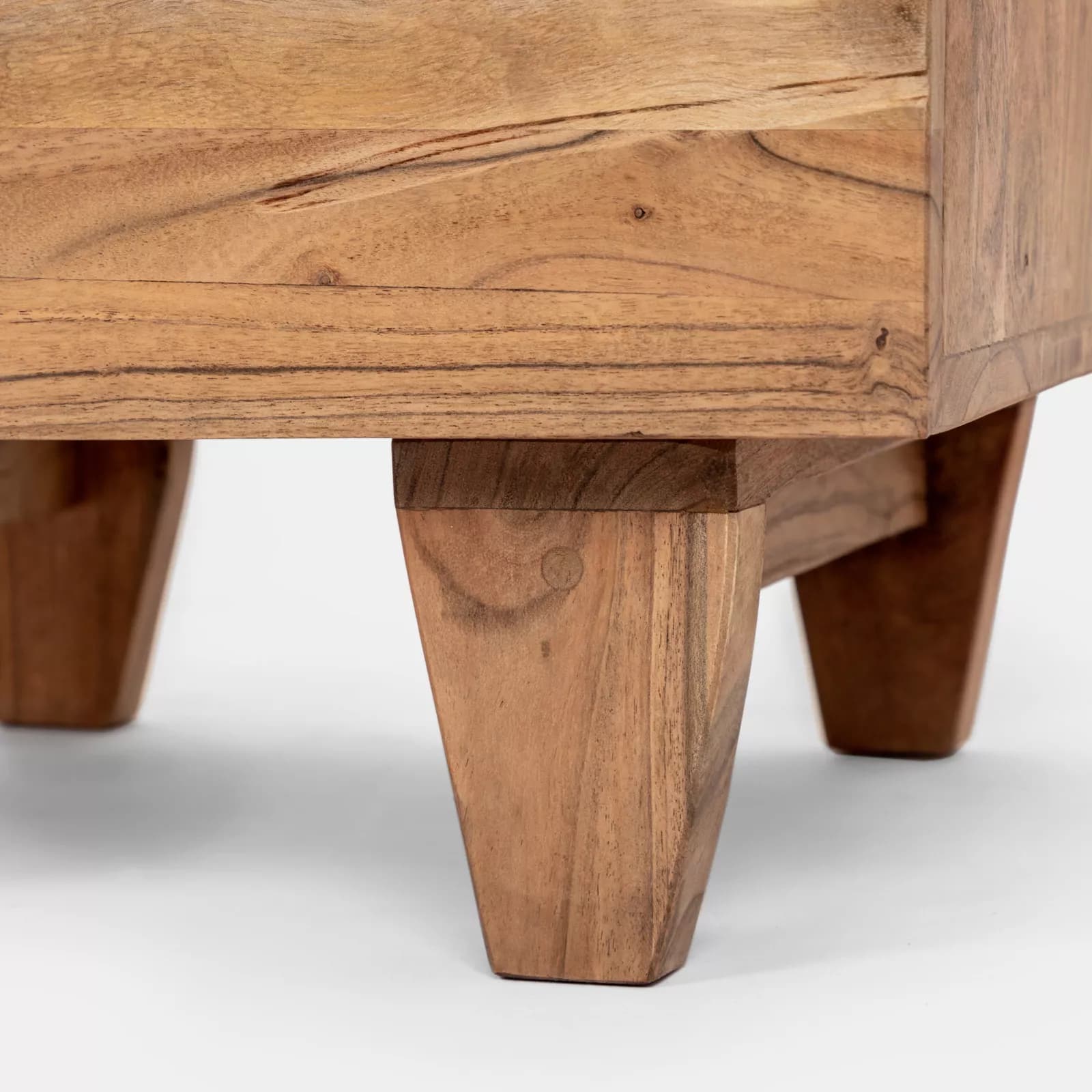 Comodino in legno 45x63h cm con anta e cassetto - Freia Acacia