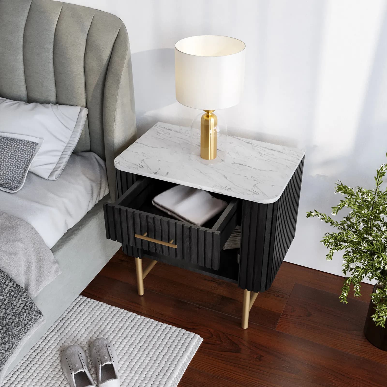 Comodino 60x55h cm in legno di mango nero cannettato con piano in marmo bianco e finiture oro - Malua