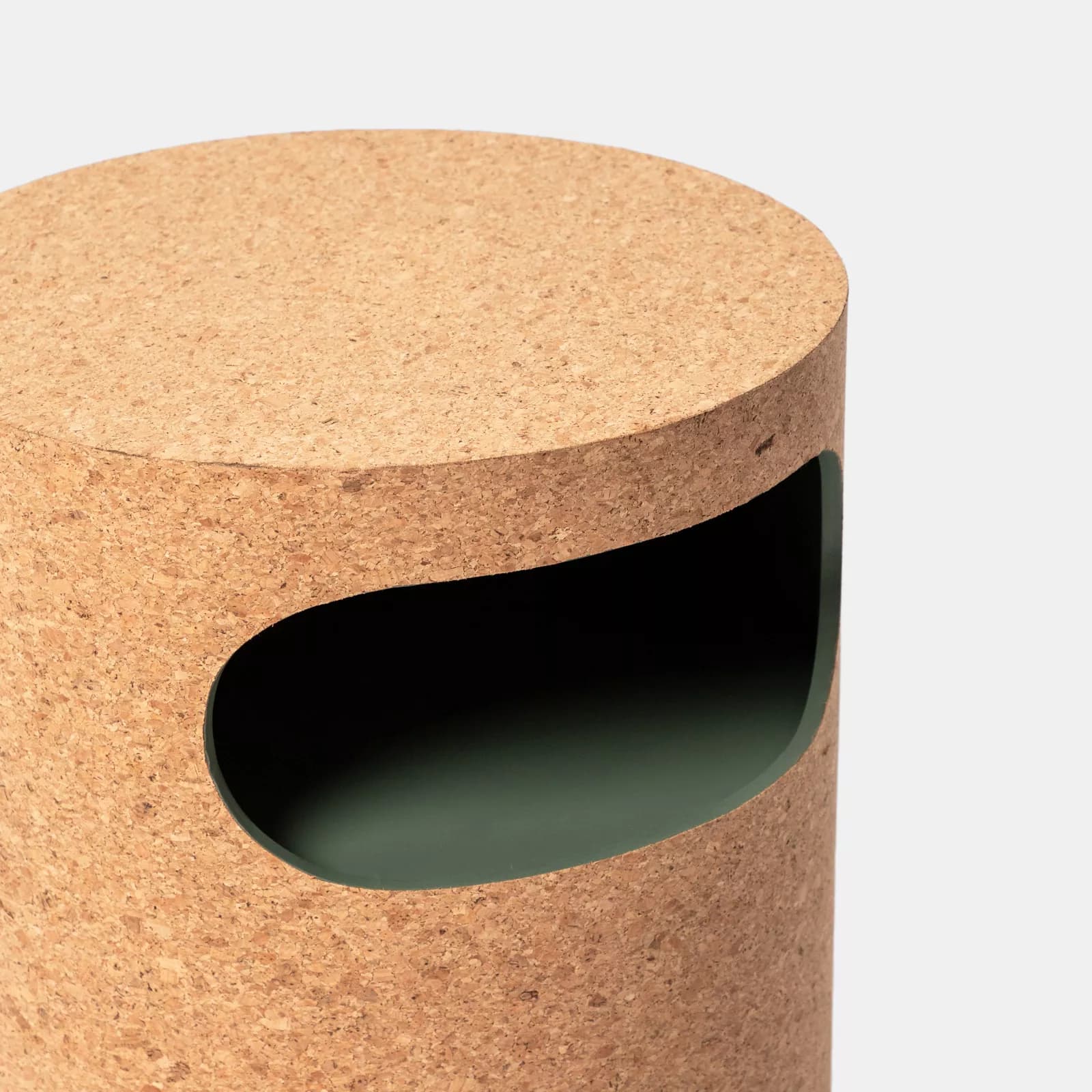 Comodino rotondo 39x40h cm in legno effetto sughero con vano verde oliva - Cork
