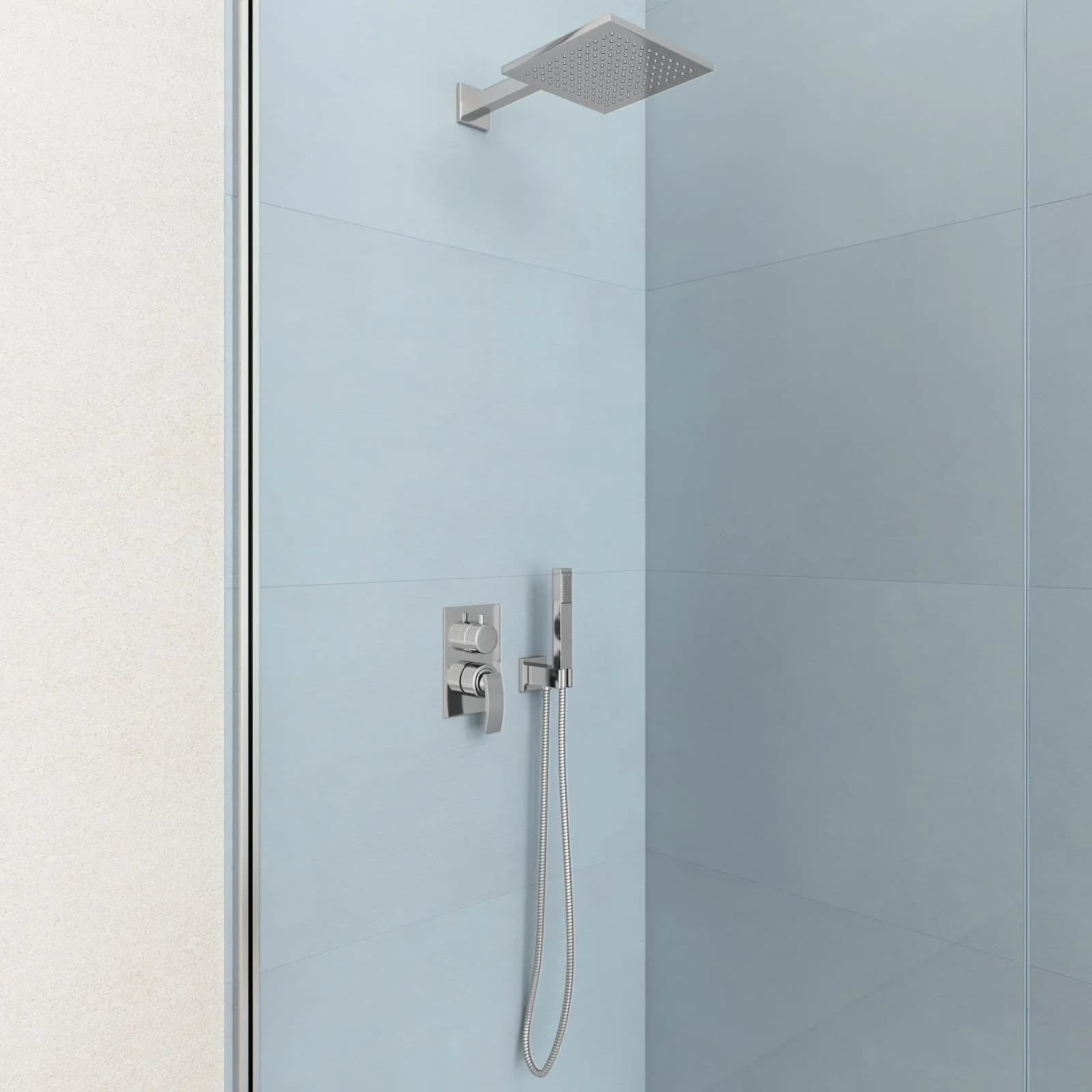 Composizione doccia Jacuzzi - Rubinetteria Ray con braccio soffione doccetta e miscelatore