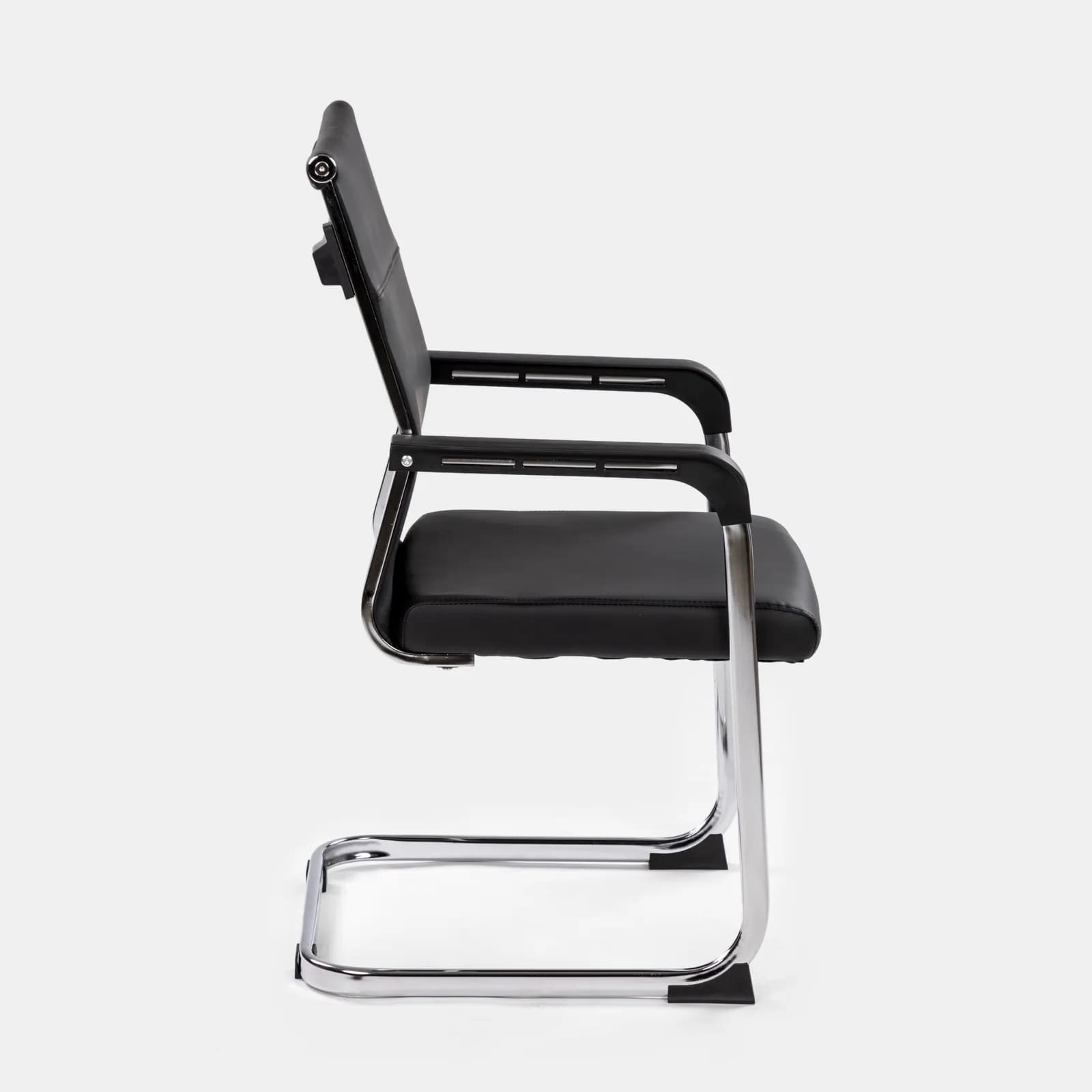 Set 2 poltrone da ufficio in similpelle nero con struttura a sbalzo cromo - Senior