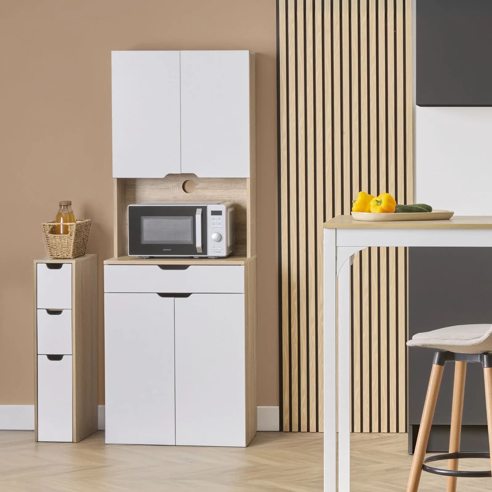 Credenza alta 60x170h cm bianco ed effetto rovere con 4 ante e 1 cassetto - Jarek