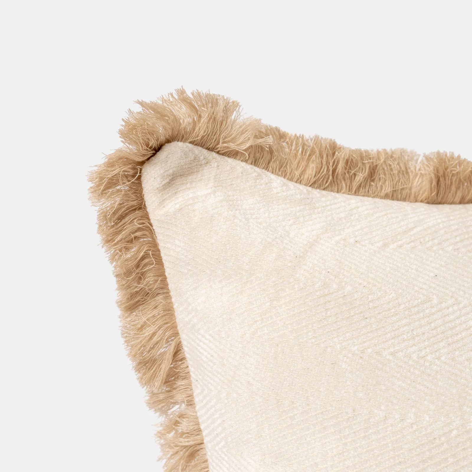Cuscino sfoderabile 45x45 cm in tessuto crema con bordo sfrangiato