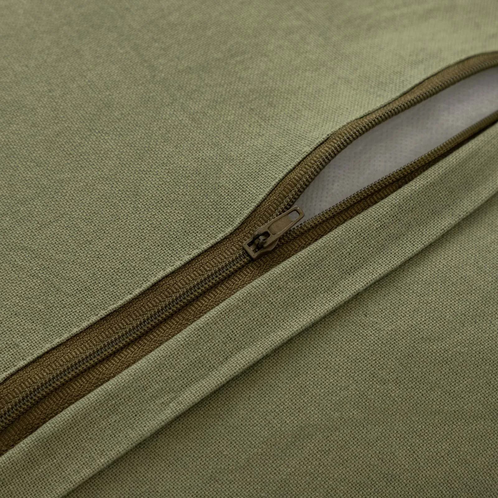 Cuscino sfoderabile 45x45 cm verde militare in cotone mussolina con frange