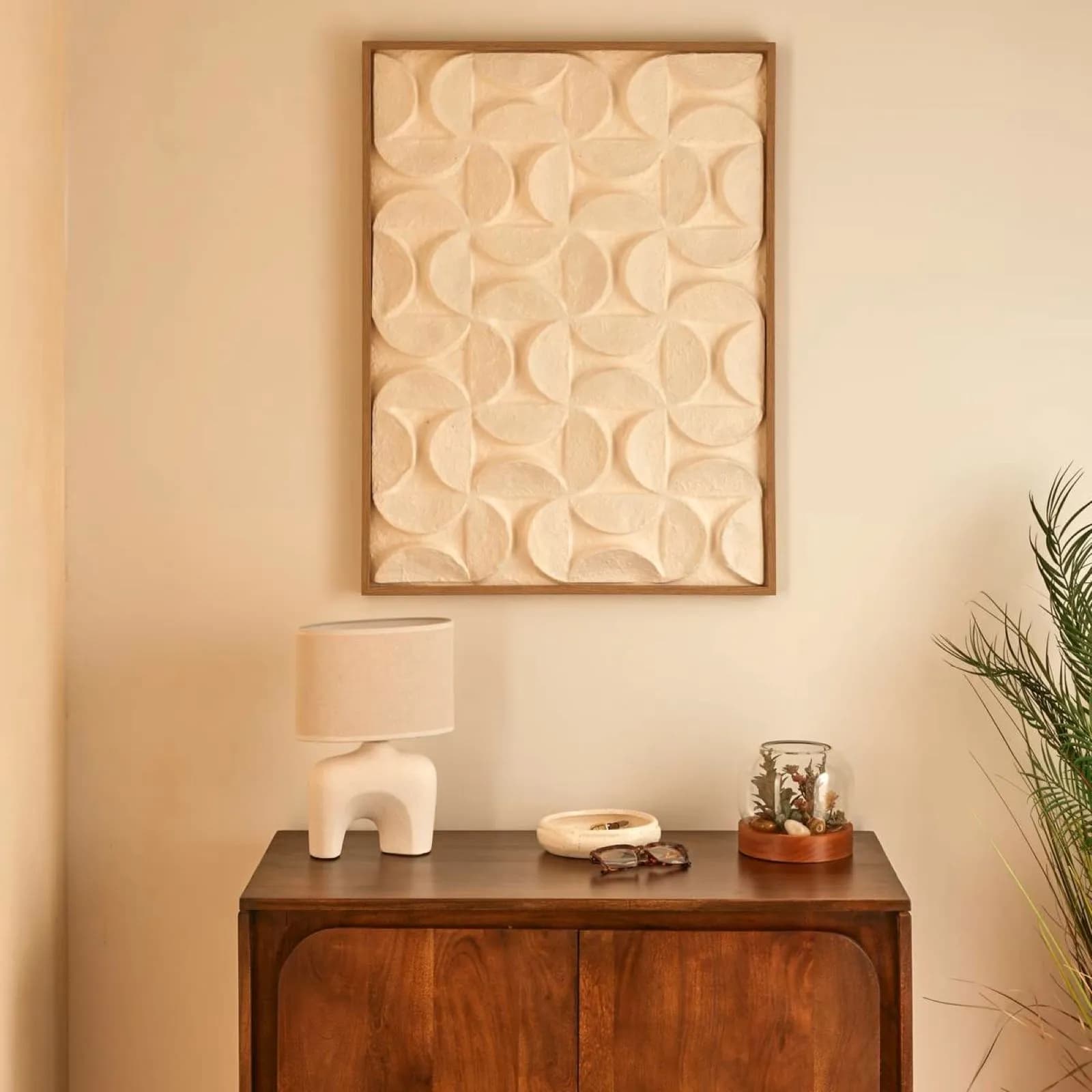 Decorazione da parete 80x60 cm bianco motivo in rilievo e cornice in legno