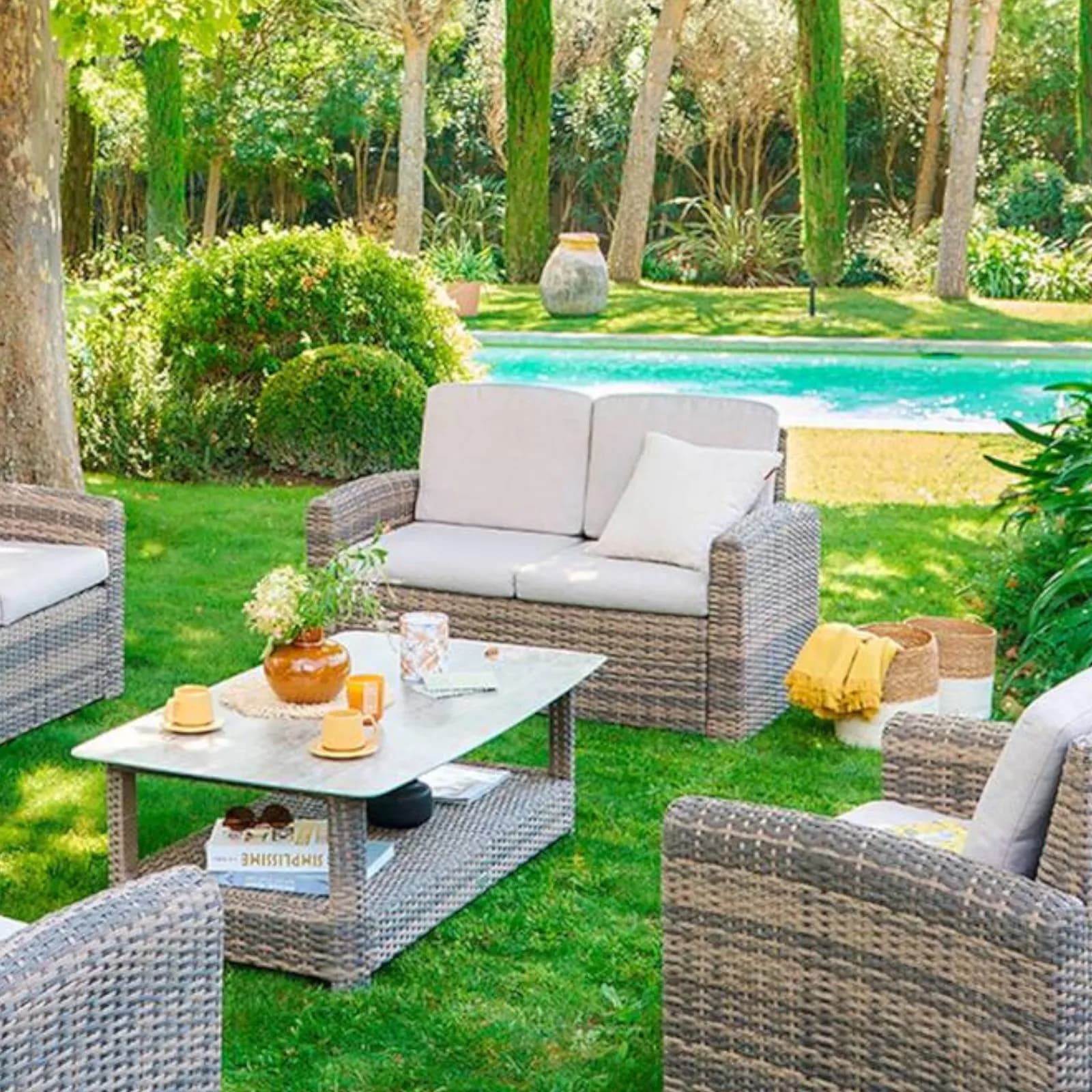 Divano 2 posti in polyrattan naturale con cuscini beige - Mason