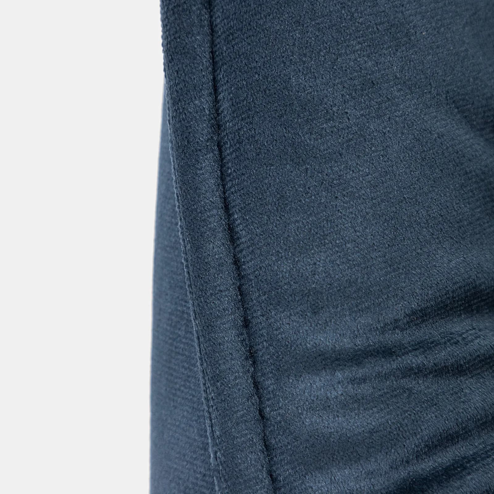 Divano 2 posti in velluto trapuntato blu con gambe in metallo nero - Sulis