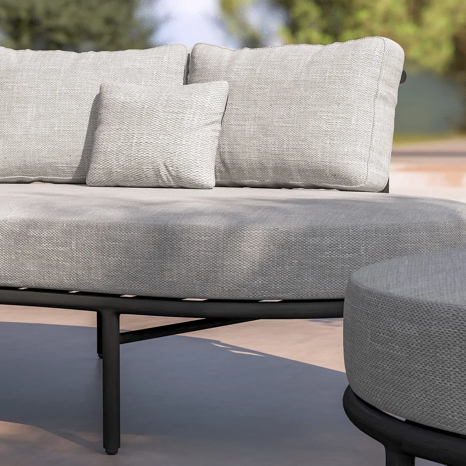 Divano da giardino 3 posti alluminio antracite e cuscini in tessuto olefin grigio chiaro - Keanu