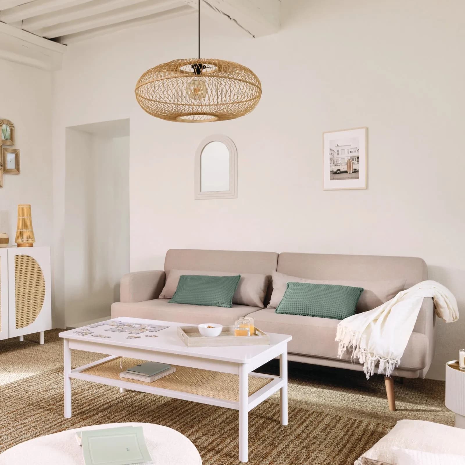 Divano letto 3 posti in tessuto beige con cuscini decorativi - Neill