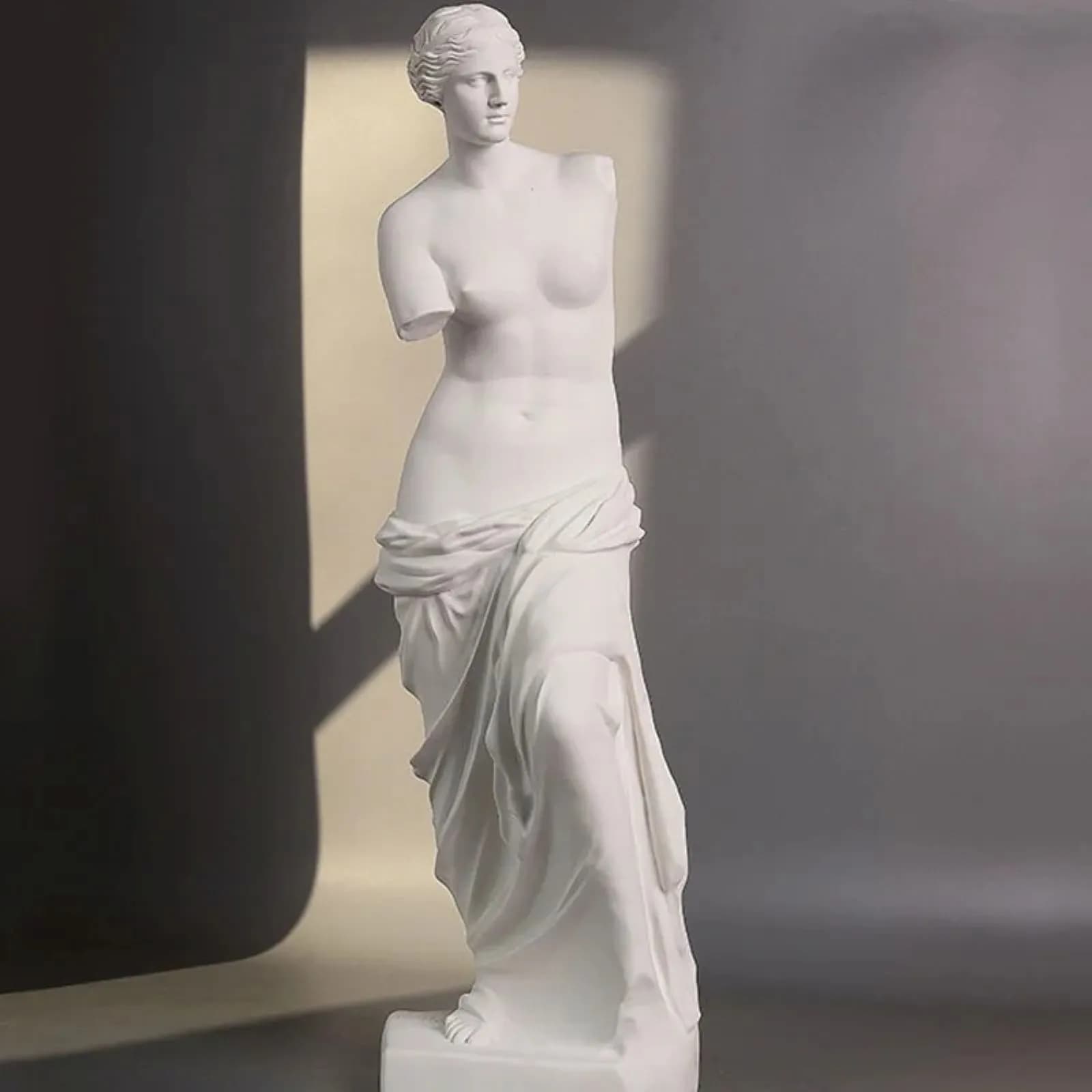 Figura decorativa 100h cm statua di venere da interno o esterno in ossido di magnesio bianco