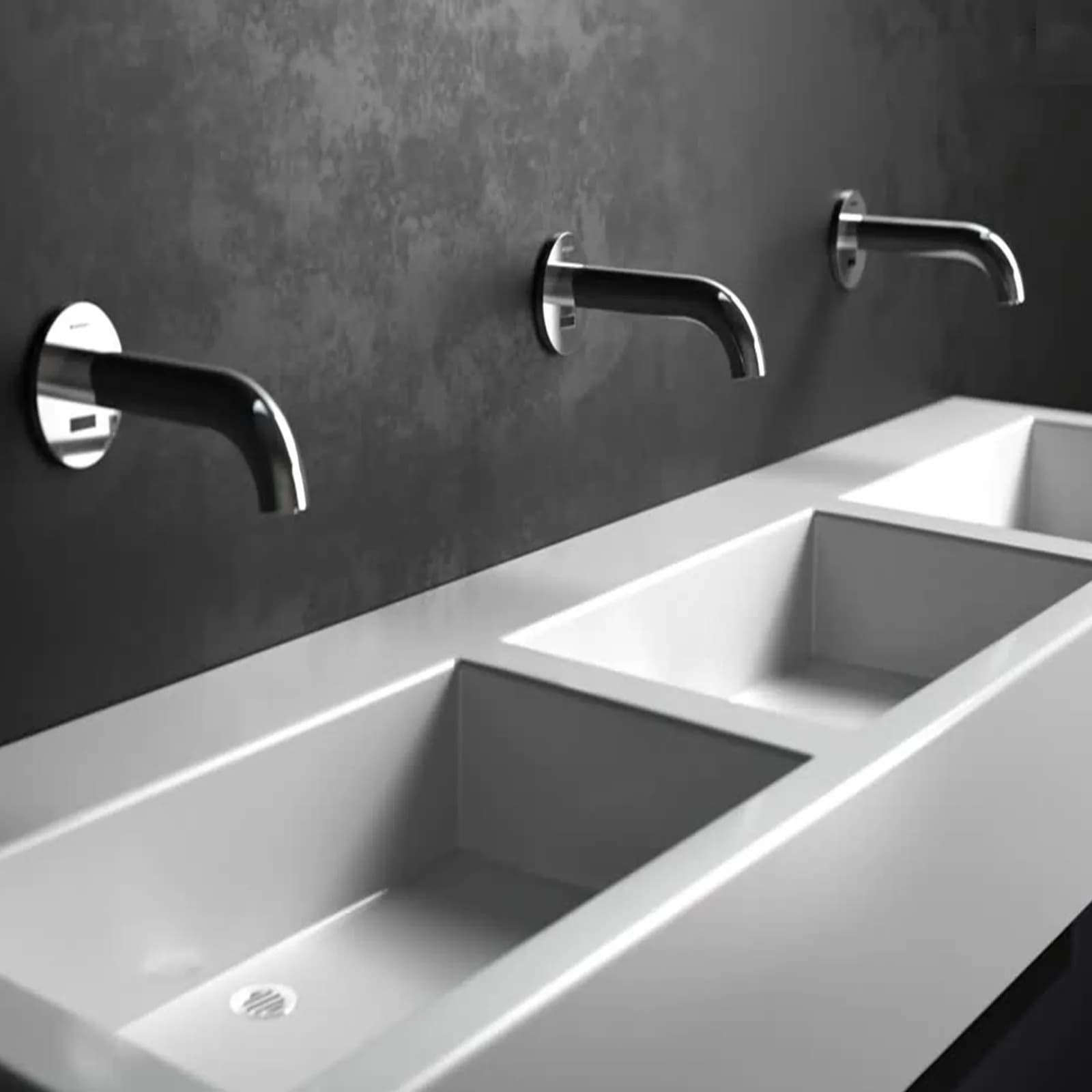 Miscelatore a parete lavabo 17 cm con alimentatore a rete per ambienti pubblici - Piave di Geberit
