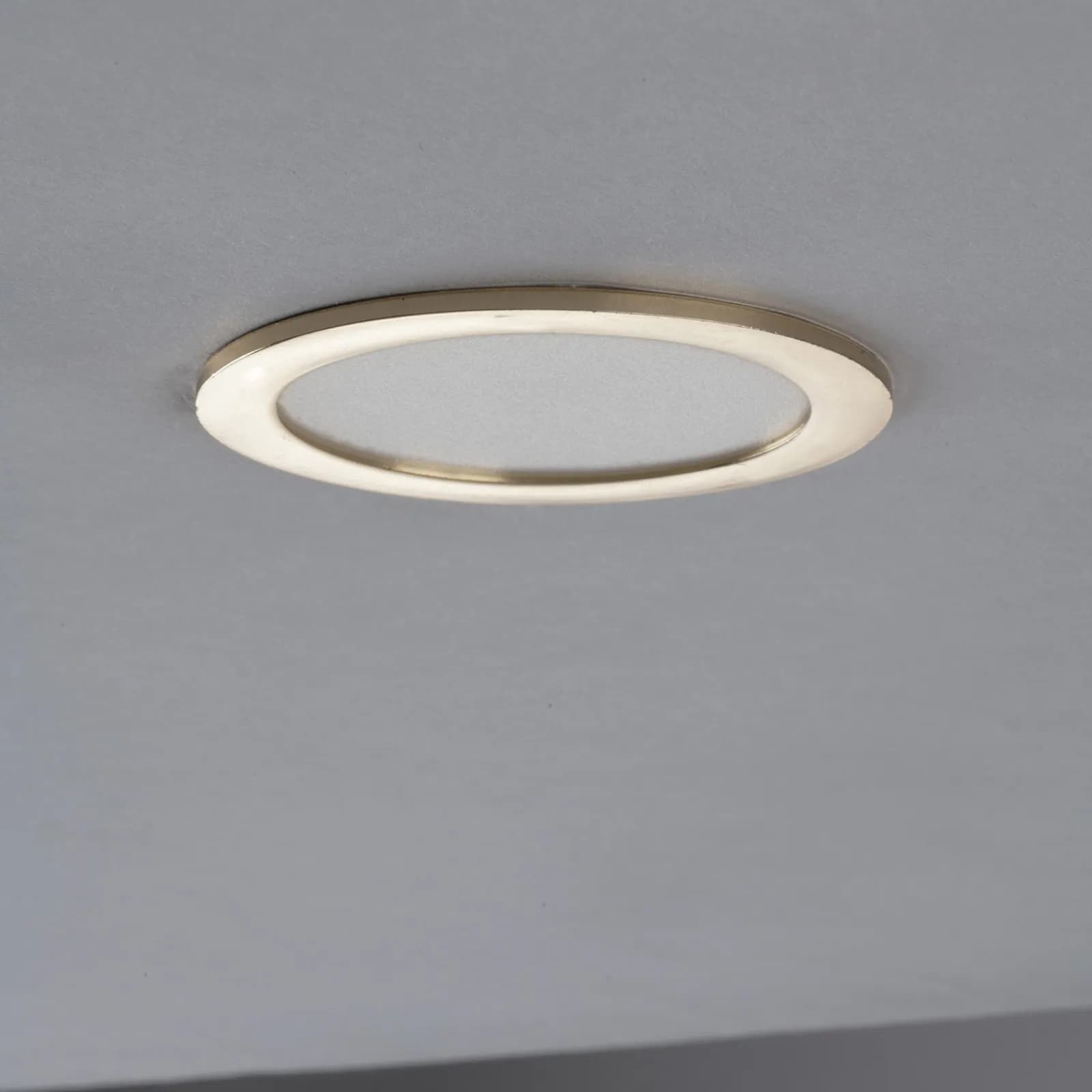 Incasso tondo 7x3,2 cm in alluminio oro