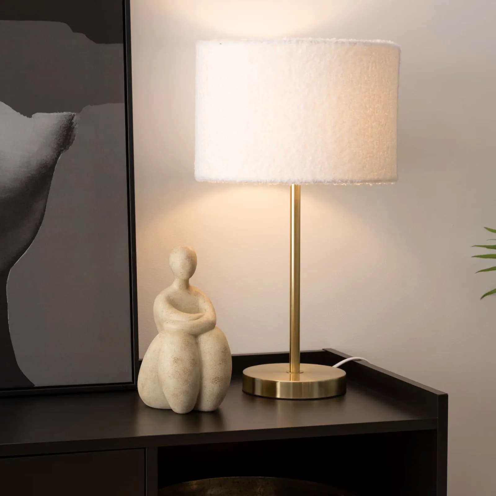 Lampada da tavolo 49h cm in metallo oro e paralume in bouclé bianco