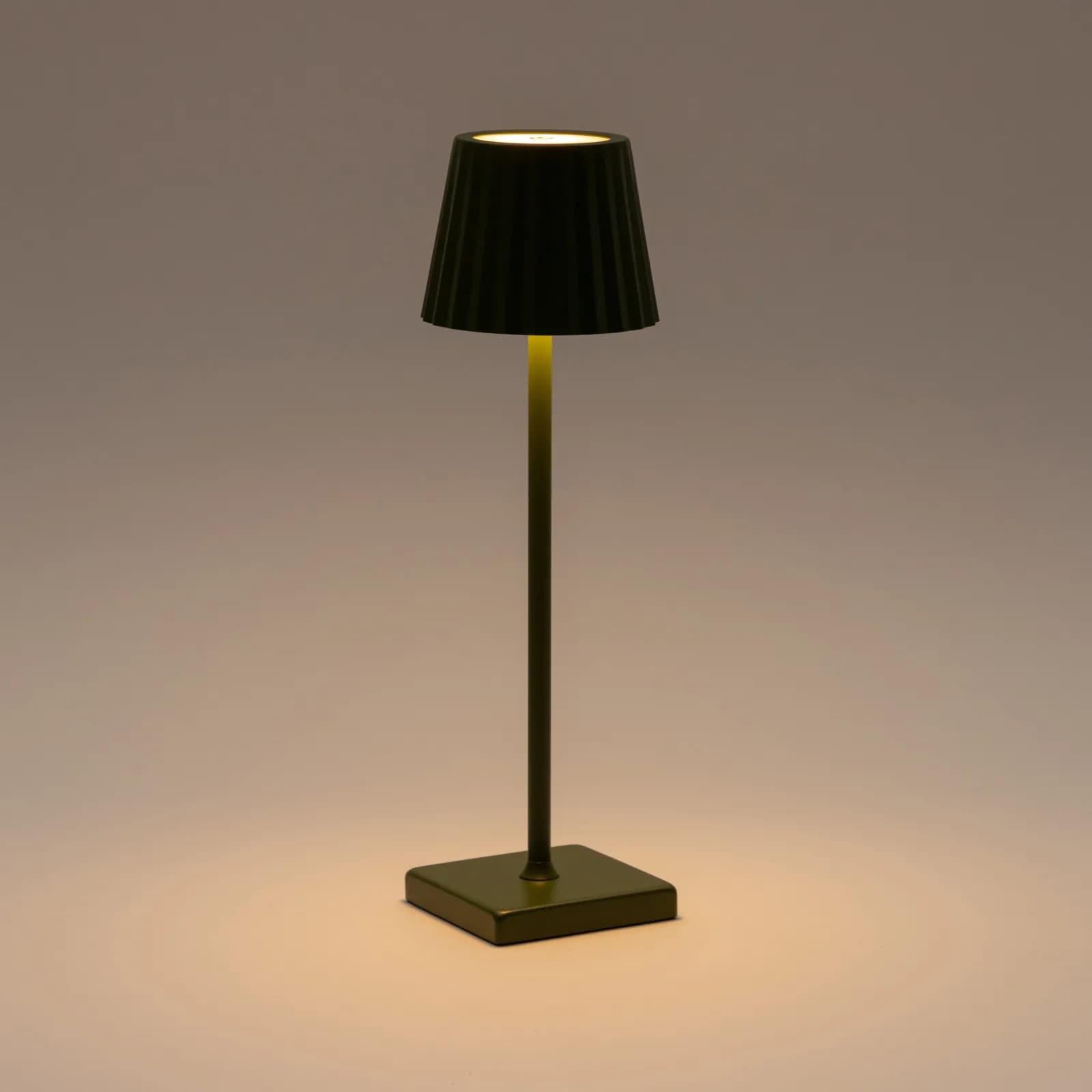 Lampada da tavolo touch a LED plissettata 14x40h cm in alluminio verde - Isobel