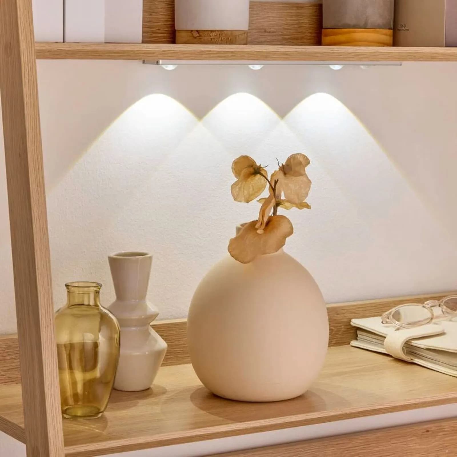 Lampada led sottopensile 33x4 cm in alluminio con fissaggio magnetico e sensore di movimento