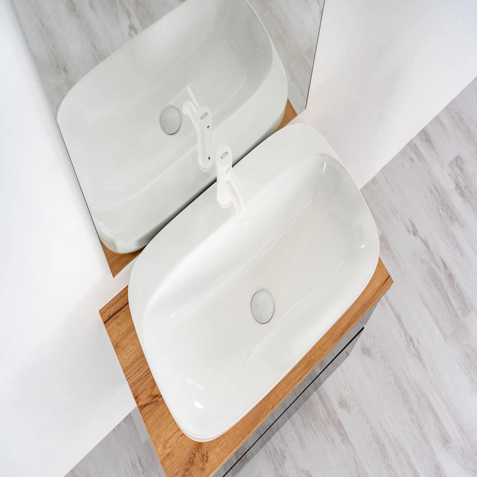 Lavabo in ceramica 70x42 cm da appoggio o incasso bianco lucido