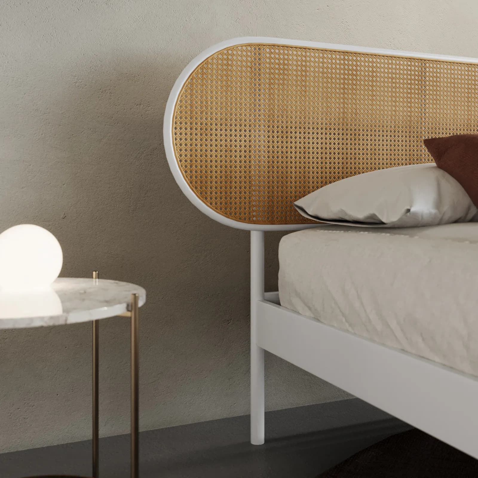 Letto matrimoniale 160x200 cm con struttura in metallo bianco e testata tondeggiante effetto paglia di Vienna - Alaric