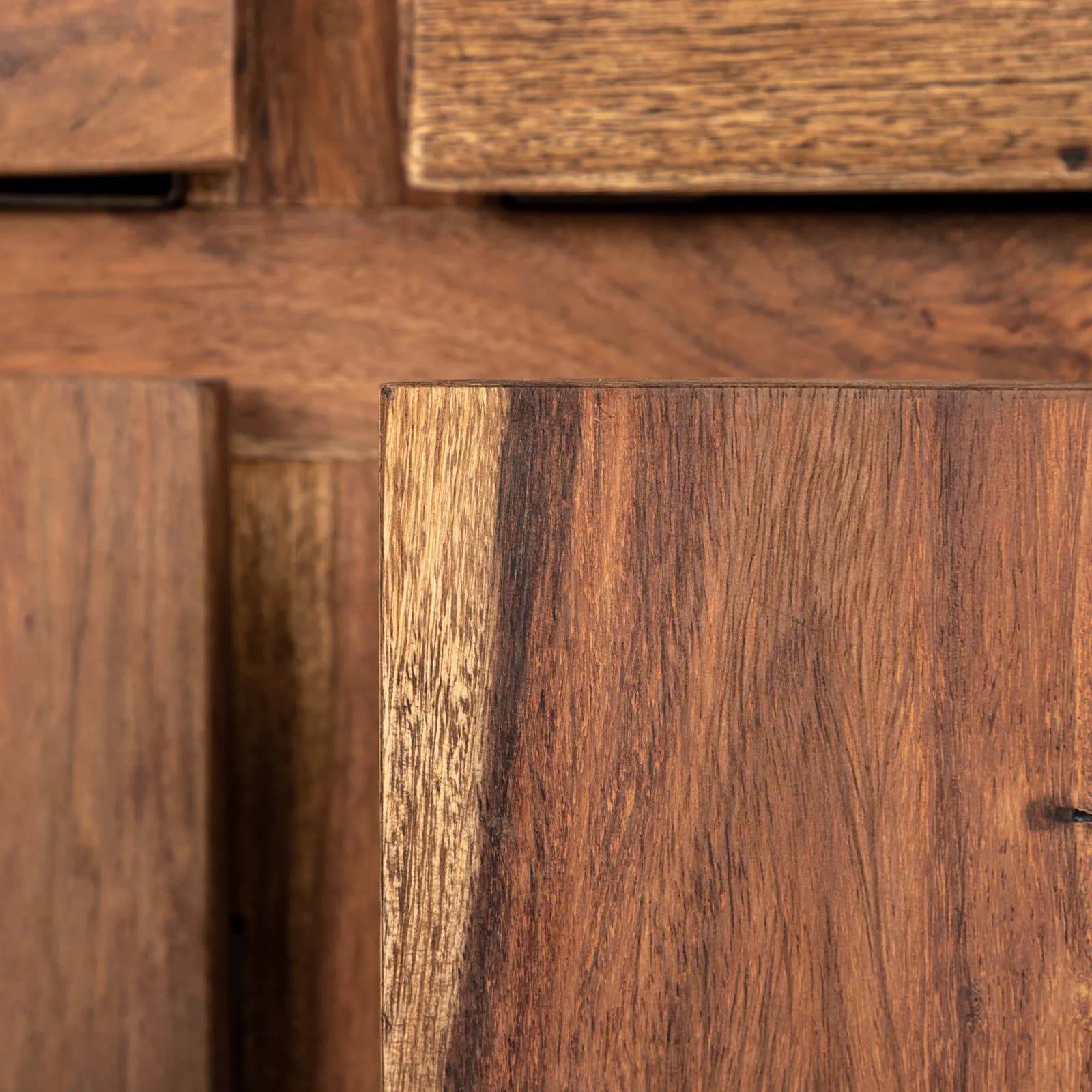 Madia 145 cm in legno con tre ante e tre cassetti - Freia Sheesham