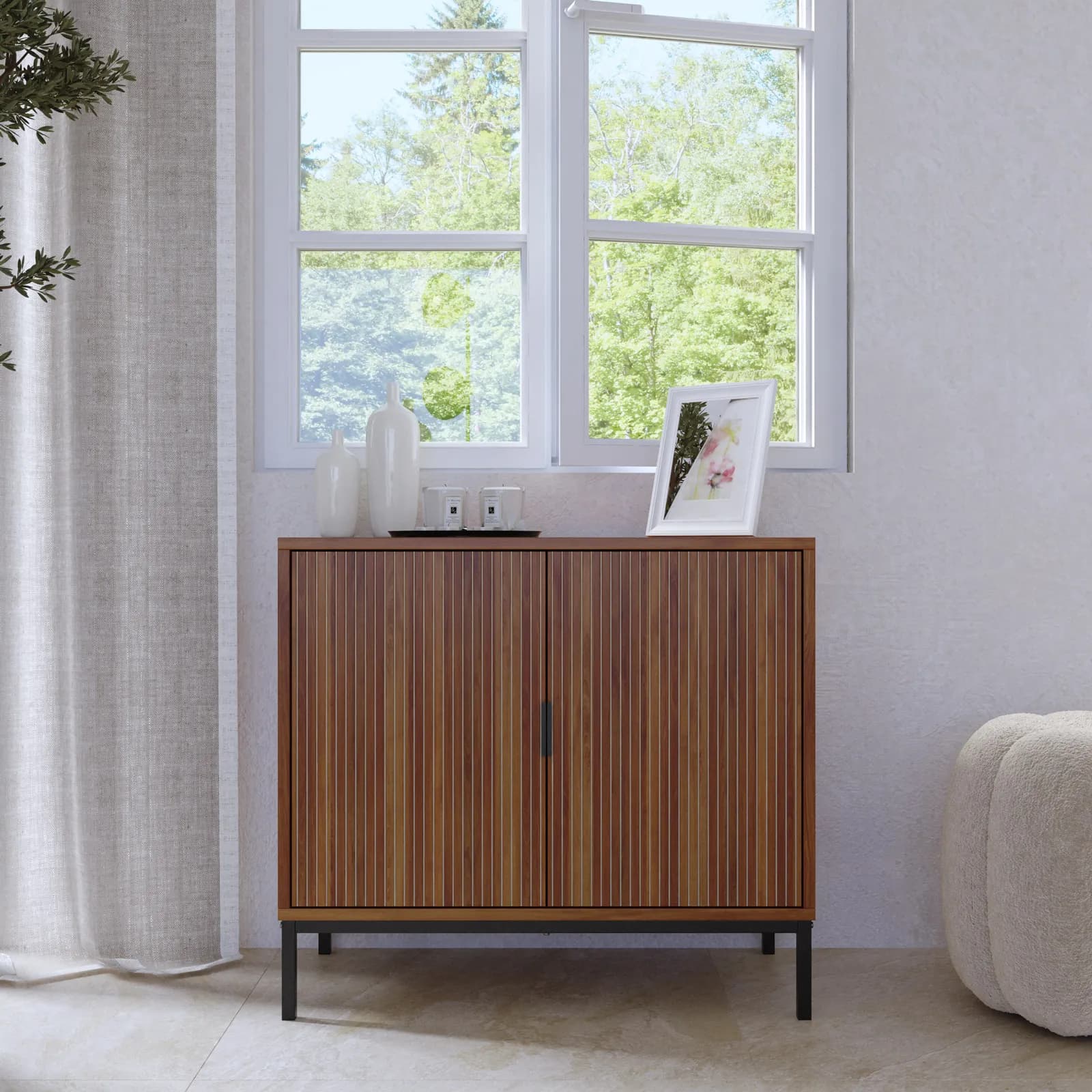 Mobile multiuso 80x72h cm noce carter cannettato con 2 ante e piedi in metallo nero - Acosta