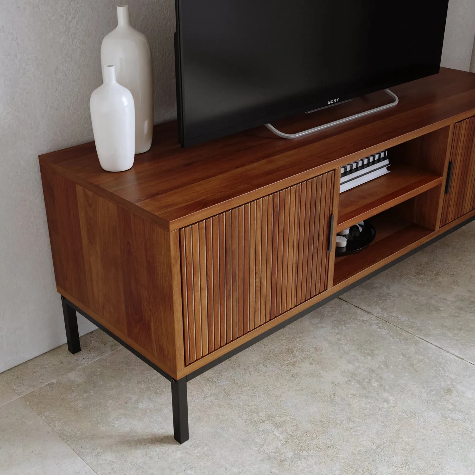 Mobile porta tv 120x45h cm noce carter cannettato con 2 ante e piedi in metallo nero - Acosta