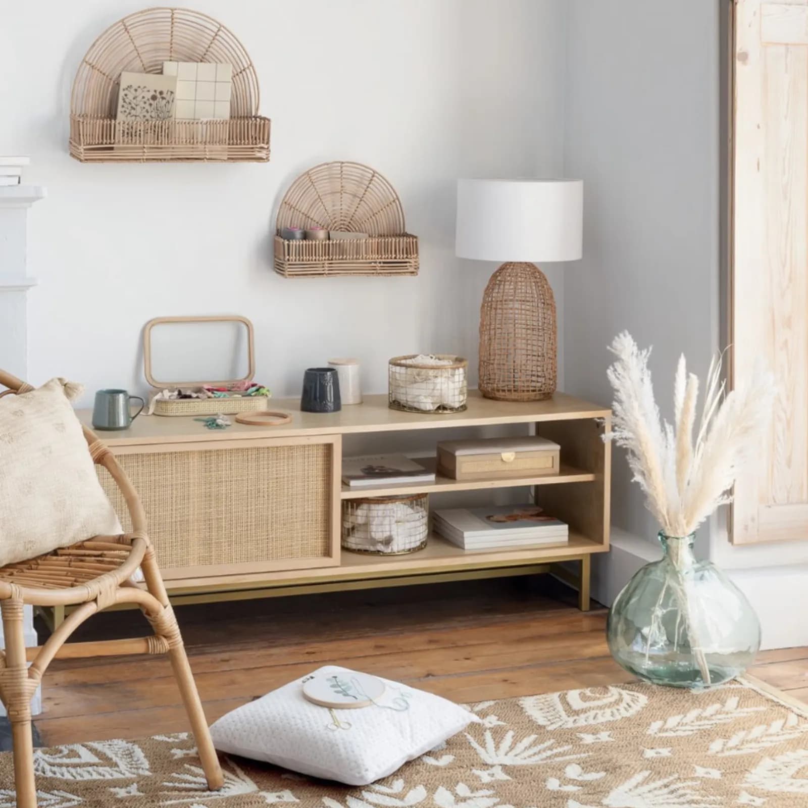 Mobile porta tv 140x40 cm in legno e rattan naturale con 1 anta e struttura oro - Vallecas