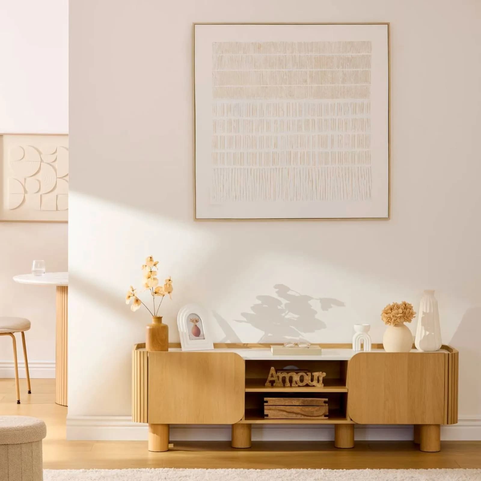 Mobile porta tv 160x50h cm in legno naturale e cannettato con top effetto marmo - Tamelia
