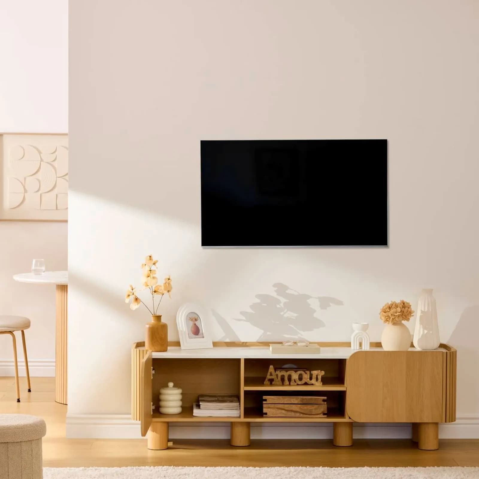 Mobile porta tv 160x50h cm in legno naturale e cannettato con top effetto marmo - Tamelia