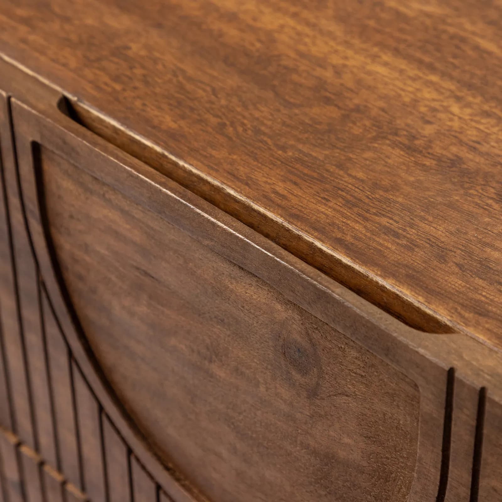 Mobile porta tv 160x55h cm in legno di mango cannettato miele con 3 ante e 2 cassetti - Mahika Round
