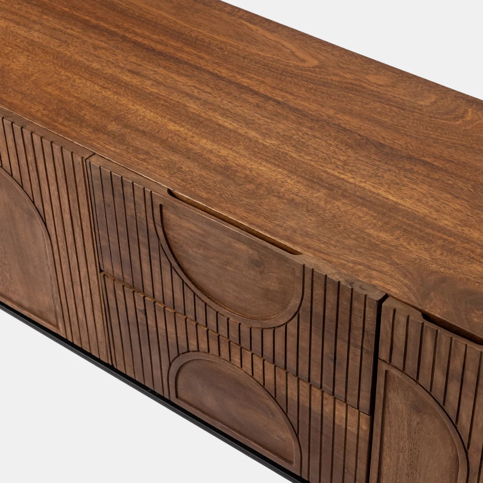 Mobile porta tv 160x55h cm in legno di mango cannettato miele con 3 ante e 2 cassetti - Mahika Round