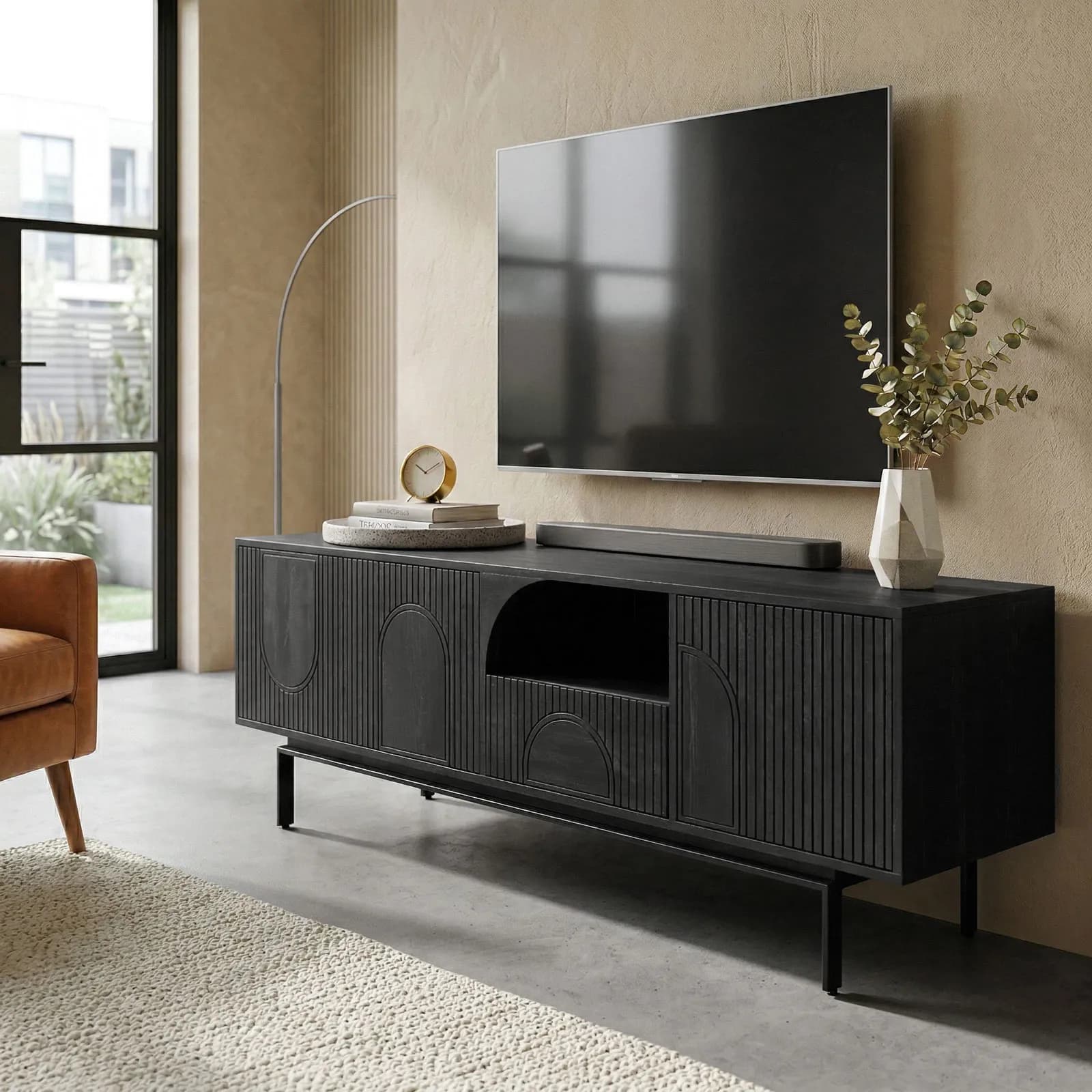 Mobile porta tv 175x60h cm in legno di mango cannettato nero con 3 ante e 1 cassetto - Mahika