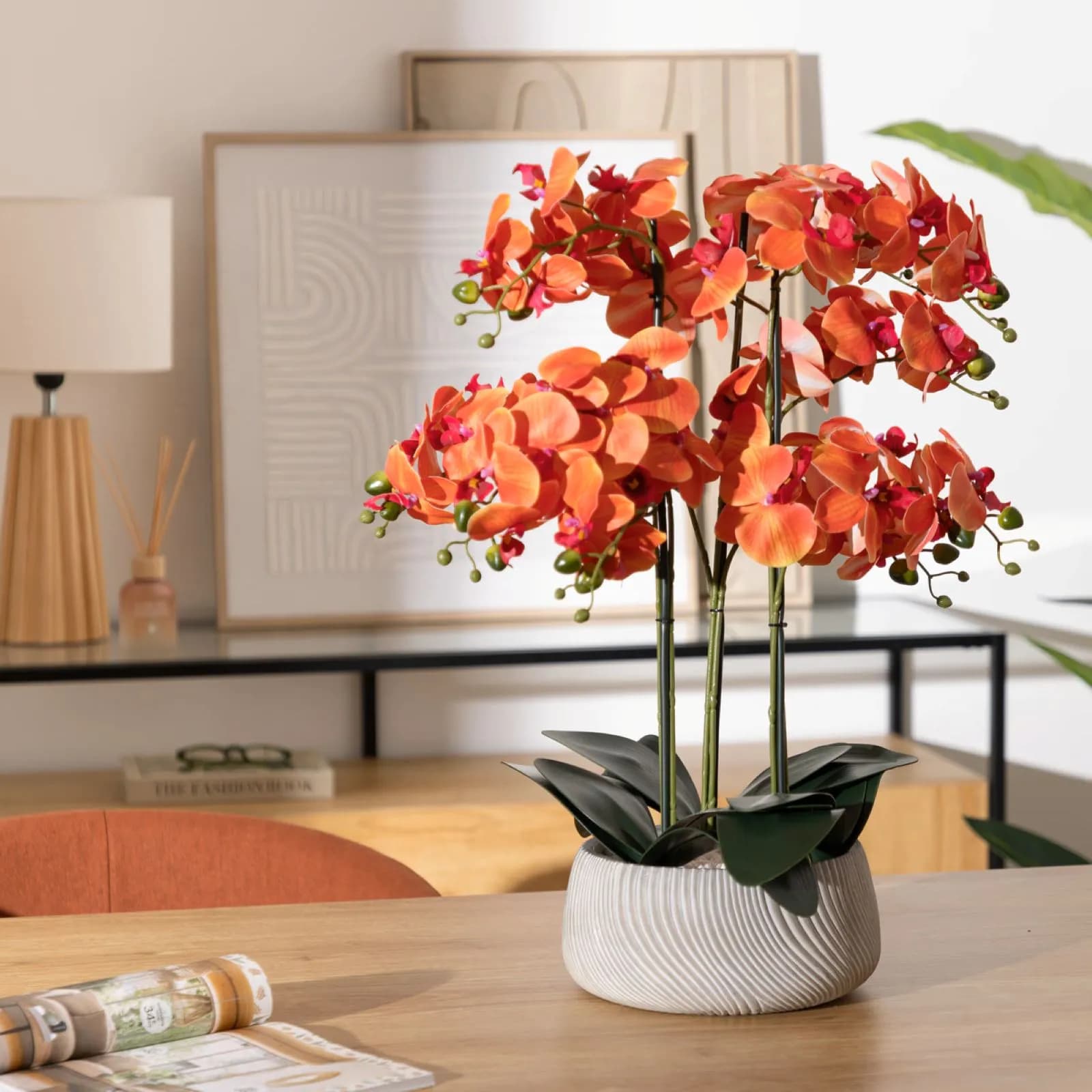 Pianta artificiale di orchidea 65h cm arancione in vaso di ceramica bianco