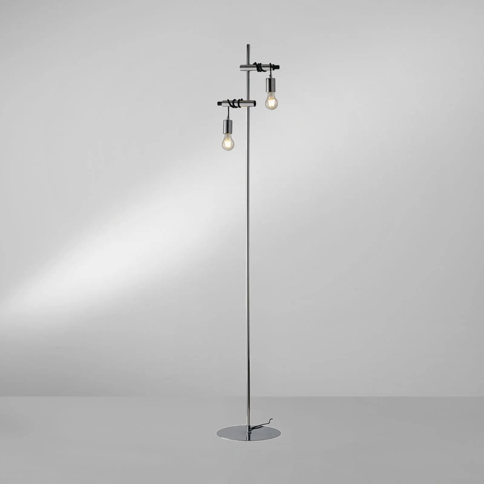Piantana 30x165 cm in metallo cromo e cavi in tessuto nero