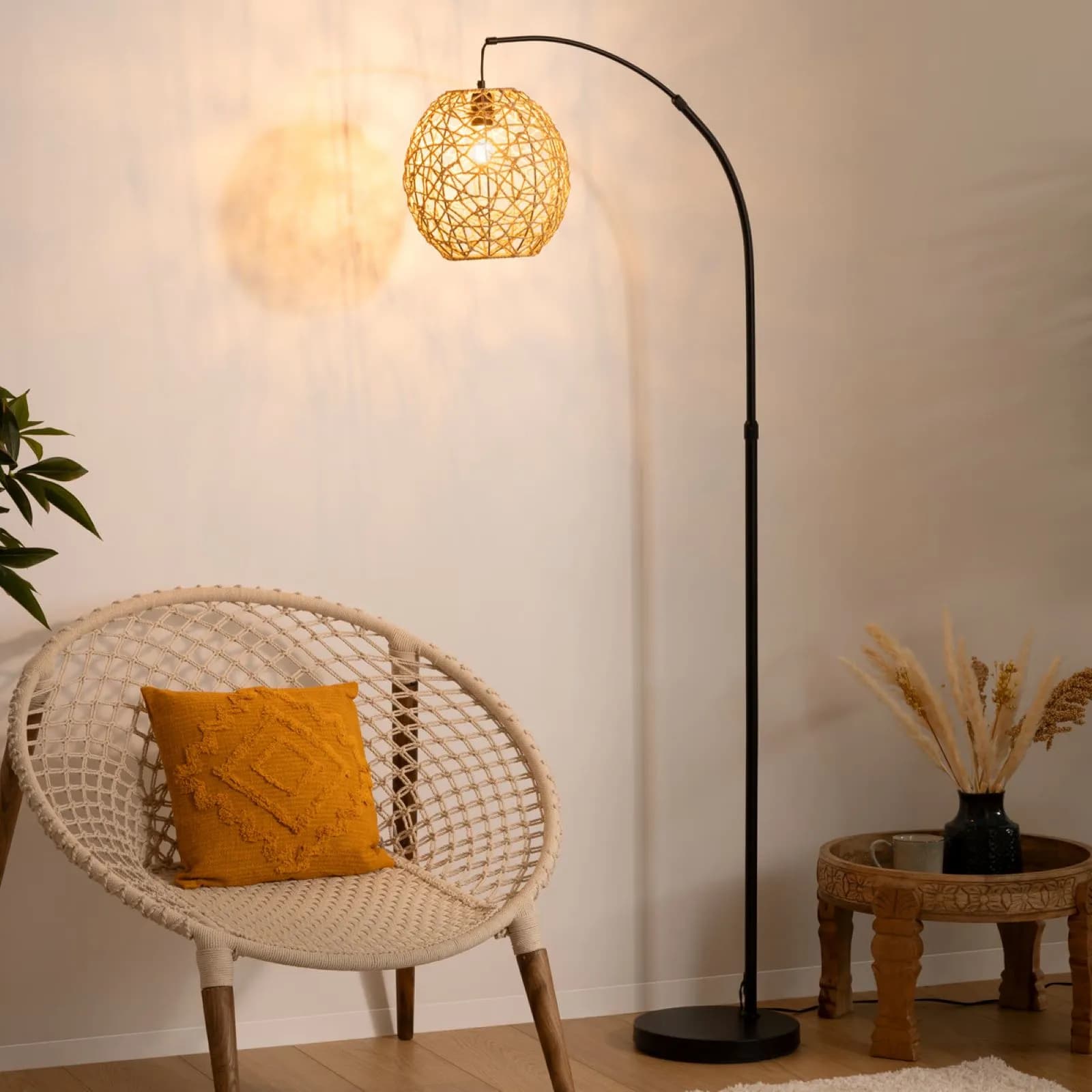 Piantana ad arco 180h cm in metallo nero e paralume in corda