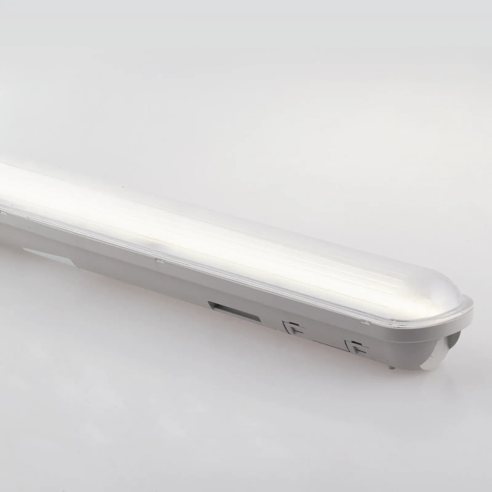 Plafoniera stagna led 118 cm in policarbonato silver