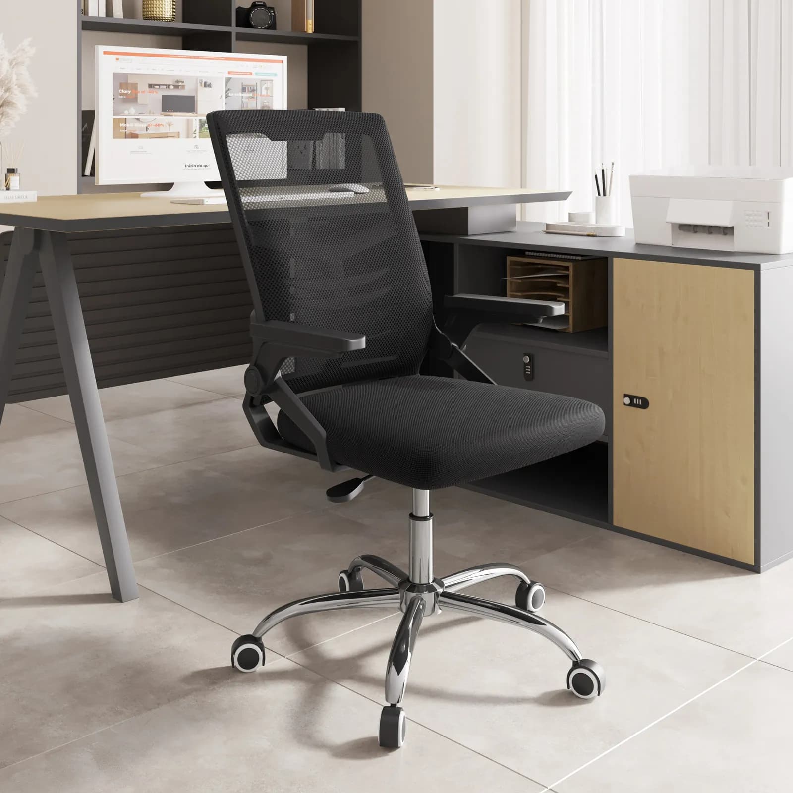 Poltrona girevole da ufficio in tessuto mesh nero e base cromo con braccioli regolabili - Hitmon