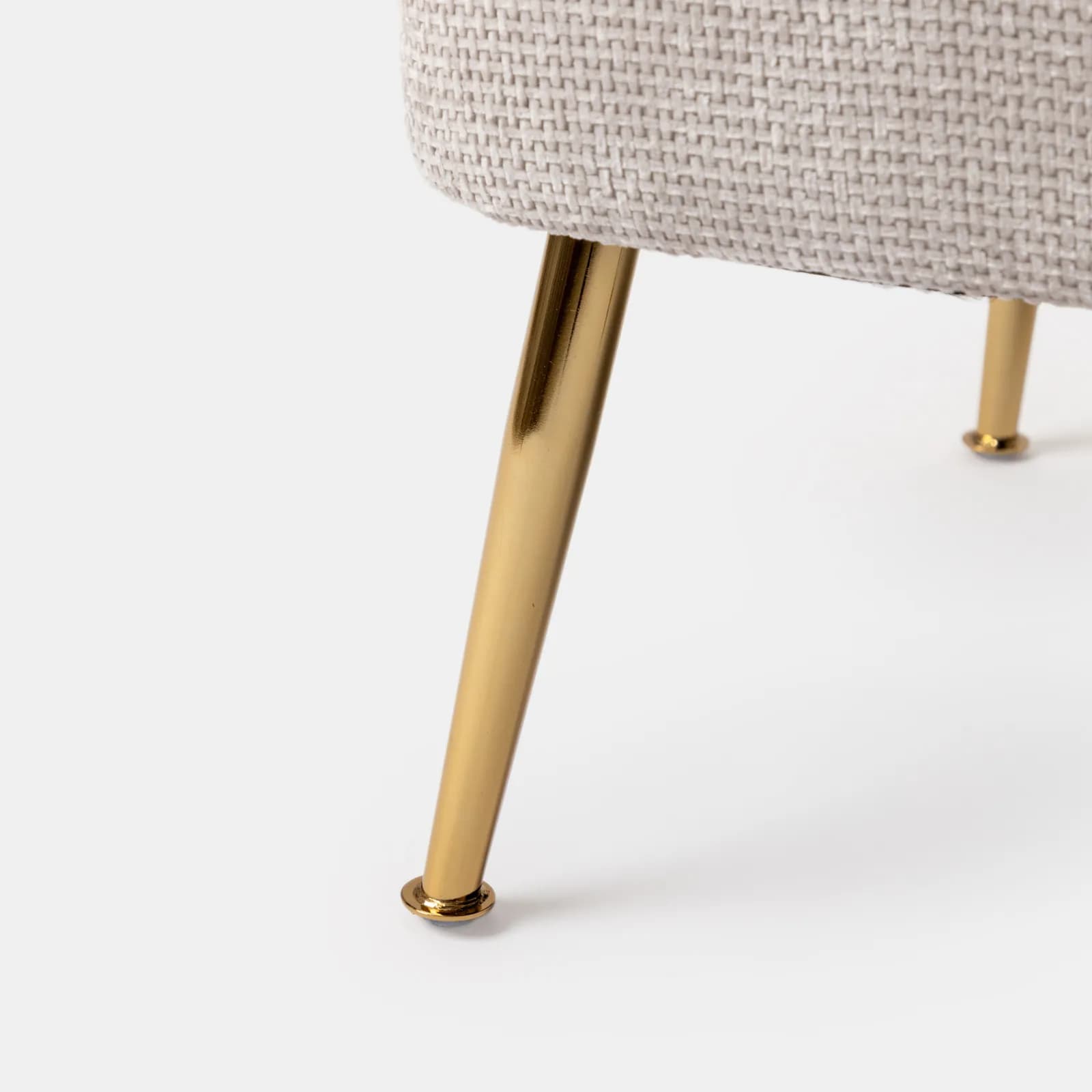 Poltrona in ciniglia beige con gambe in metallo oro - Finas