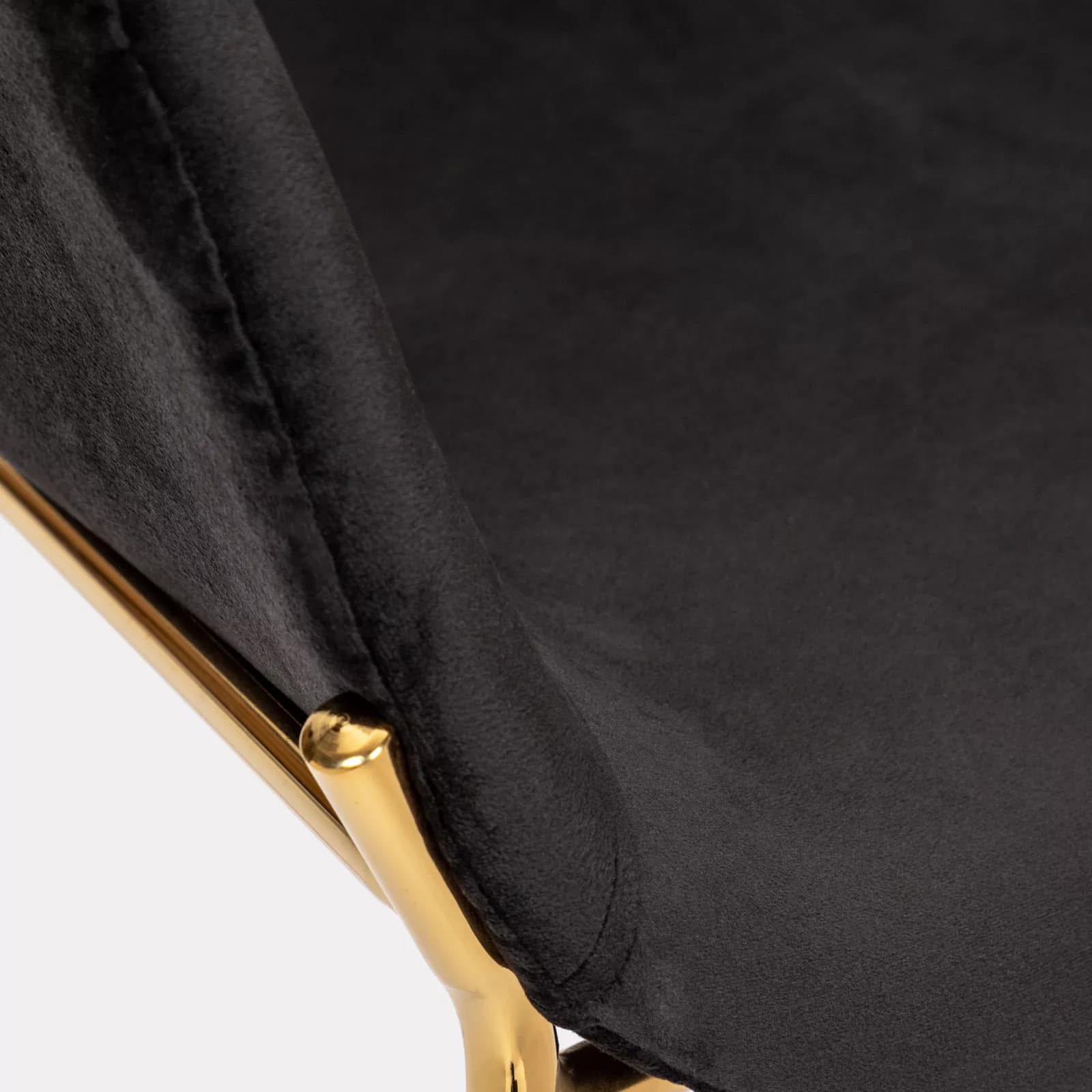 Poltrona in velluto nero con gambe dorate - Kimberly