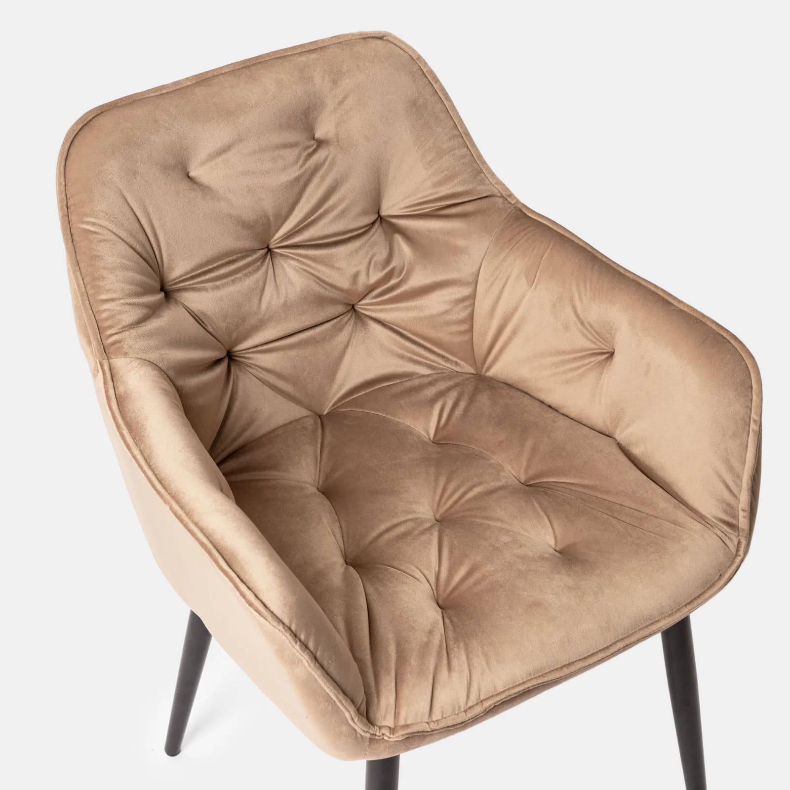 Poltrona in velluto trapuntato cappuccino con gambe in metallo nero - Sulis