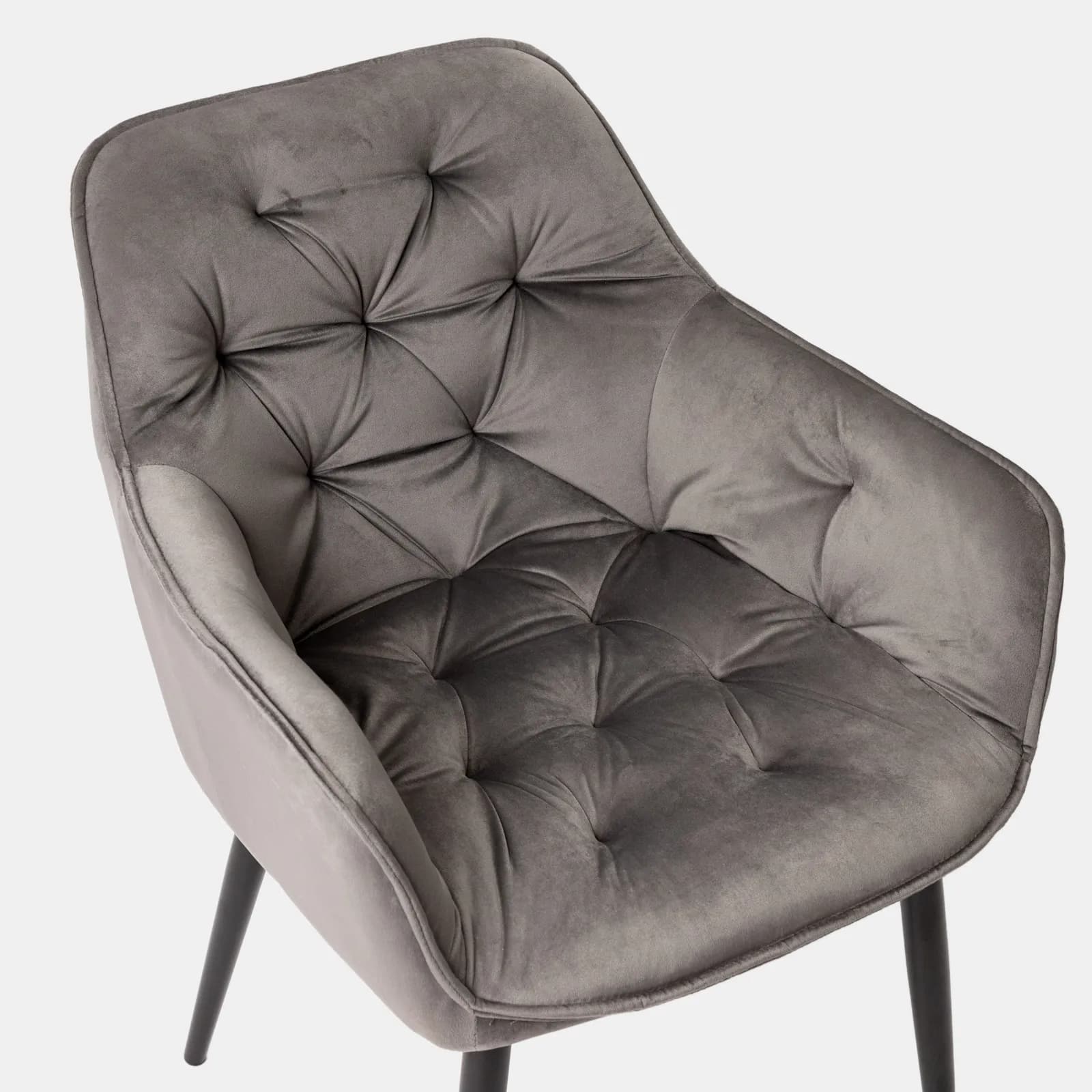 Poltrona in velluto trapuntato grigio scuro con gambe in metallo nero - Sulis
