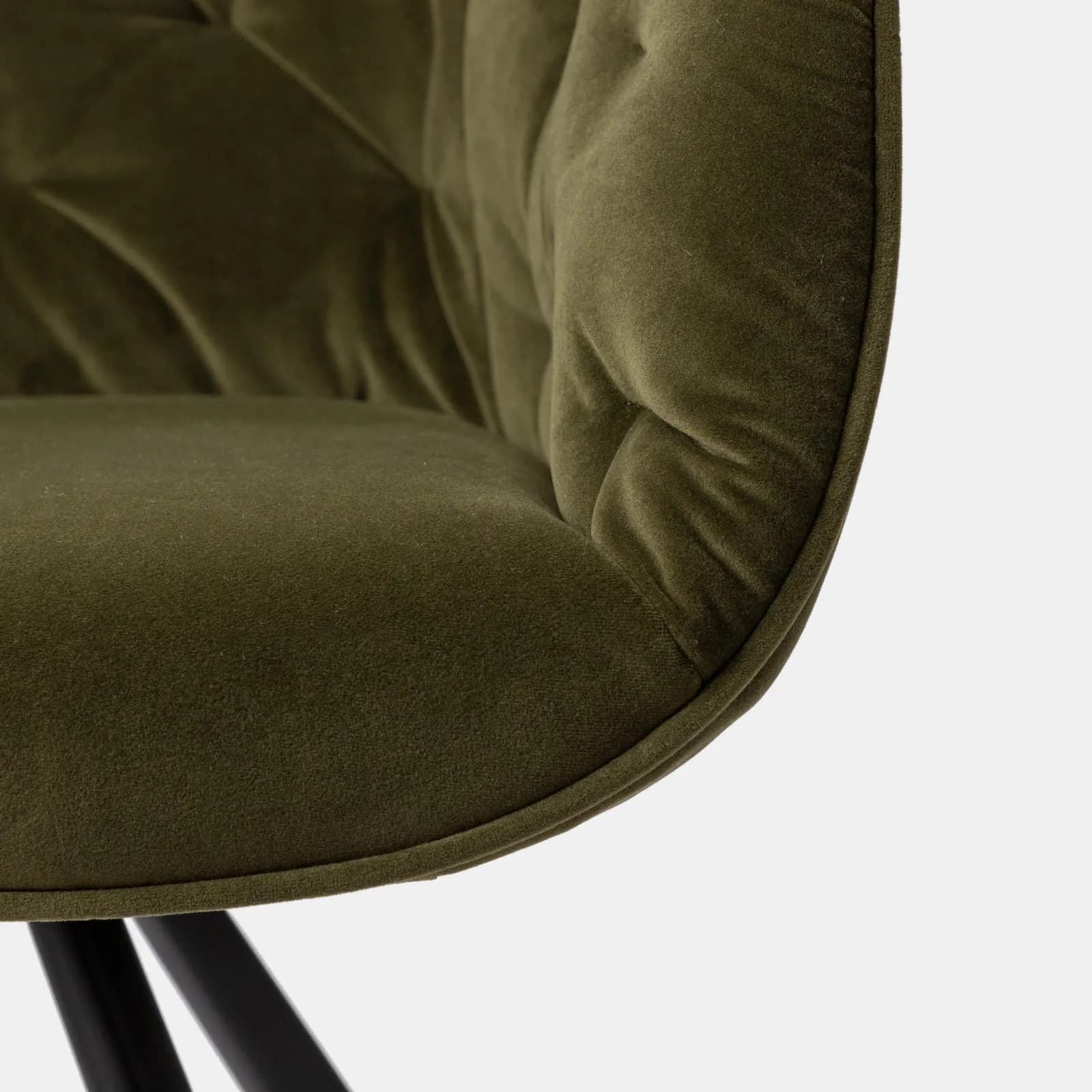 Poltrona in velluto verde oliva con gambe a trespolo in metallo nero - Dorotea