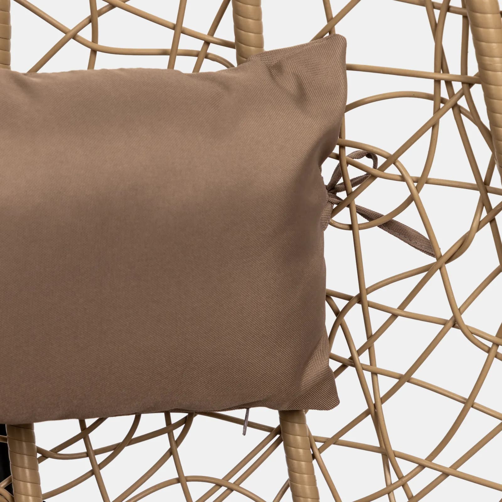 Poltrona sospesa in polyrattan nocciola con cuscino marrone e supporto - Orba