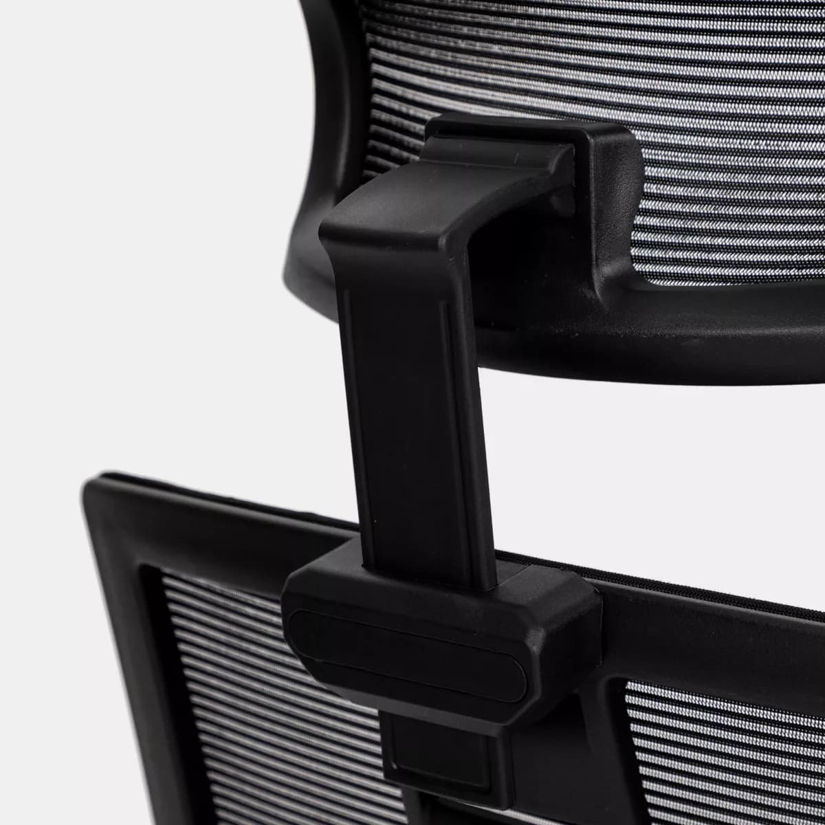 Poltrona da ufficio girevole in tessuto nero con supporto ergonomico e base cromata - Australe