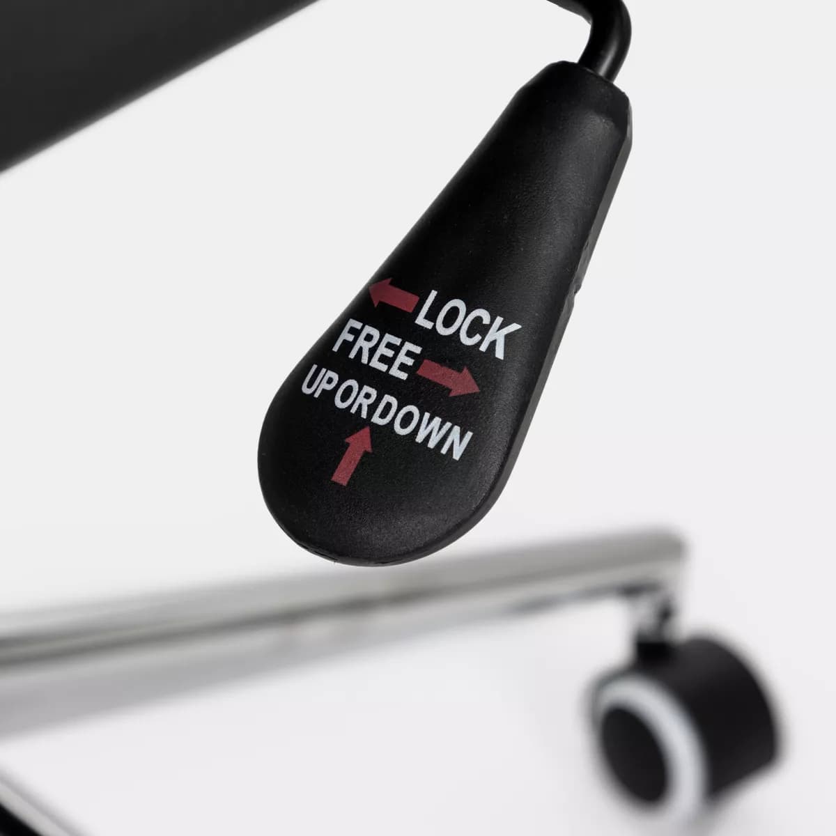 Poltrona da ufficio girevole in tessuto nero con supporto ergonomico e base cromata - Australe