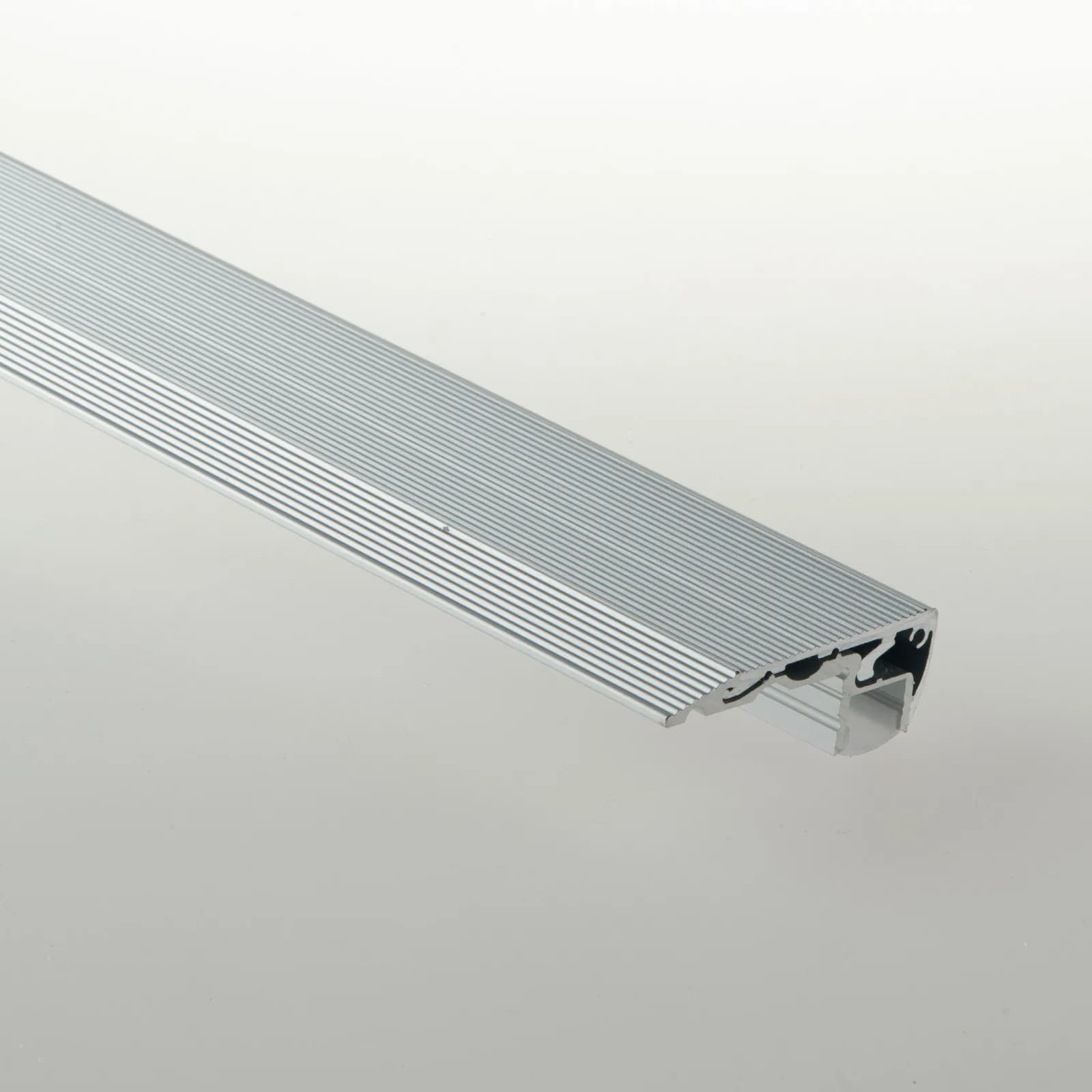 Profilo per gradini 2 m in alluminio silver installazione a superficie