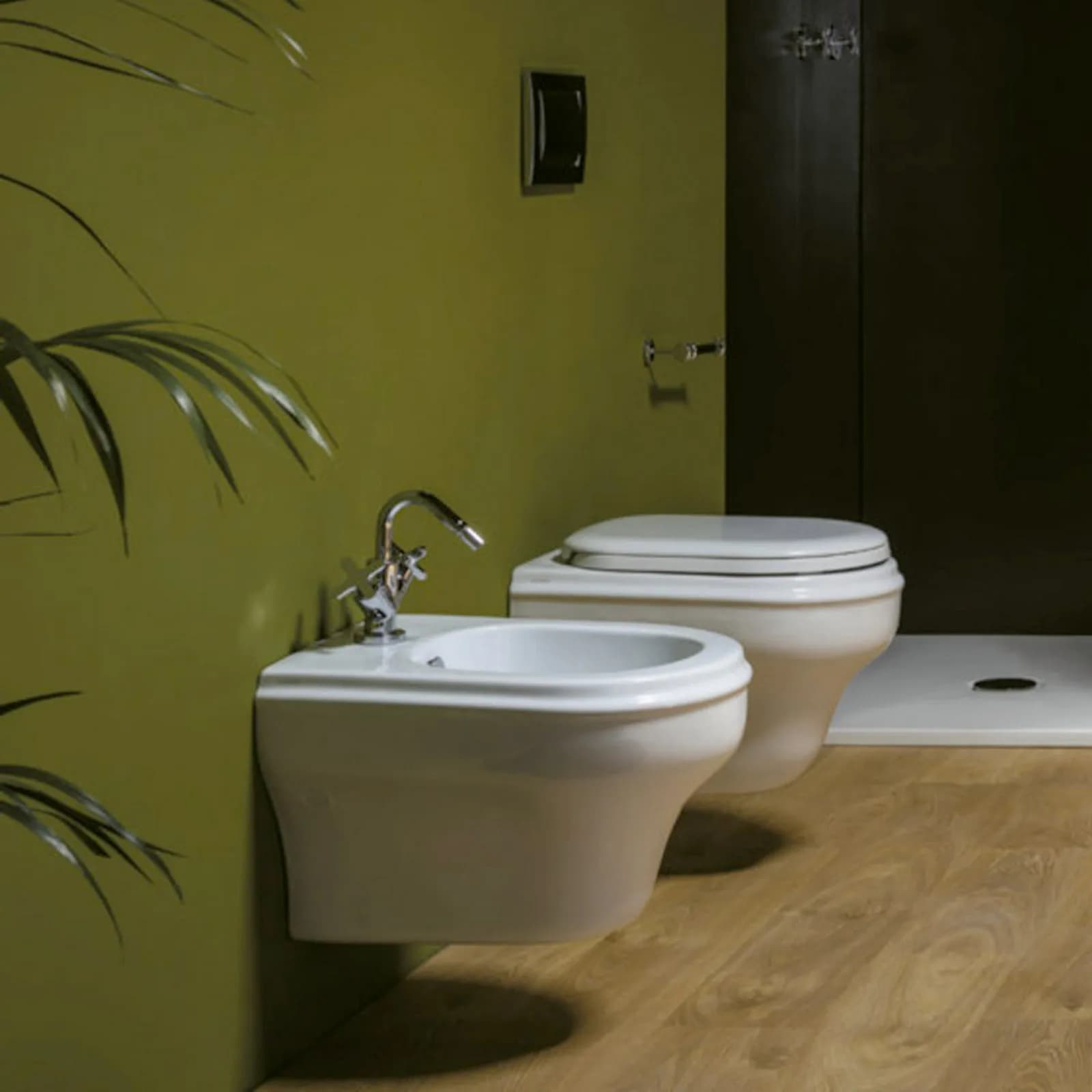 Sanitari sospesi Charme di Azzurra in ceramica con sedile copriwc softclose